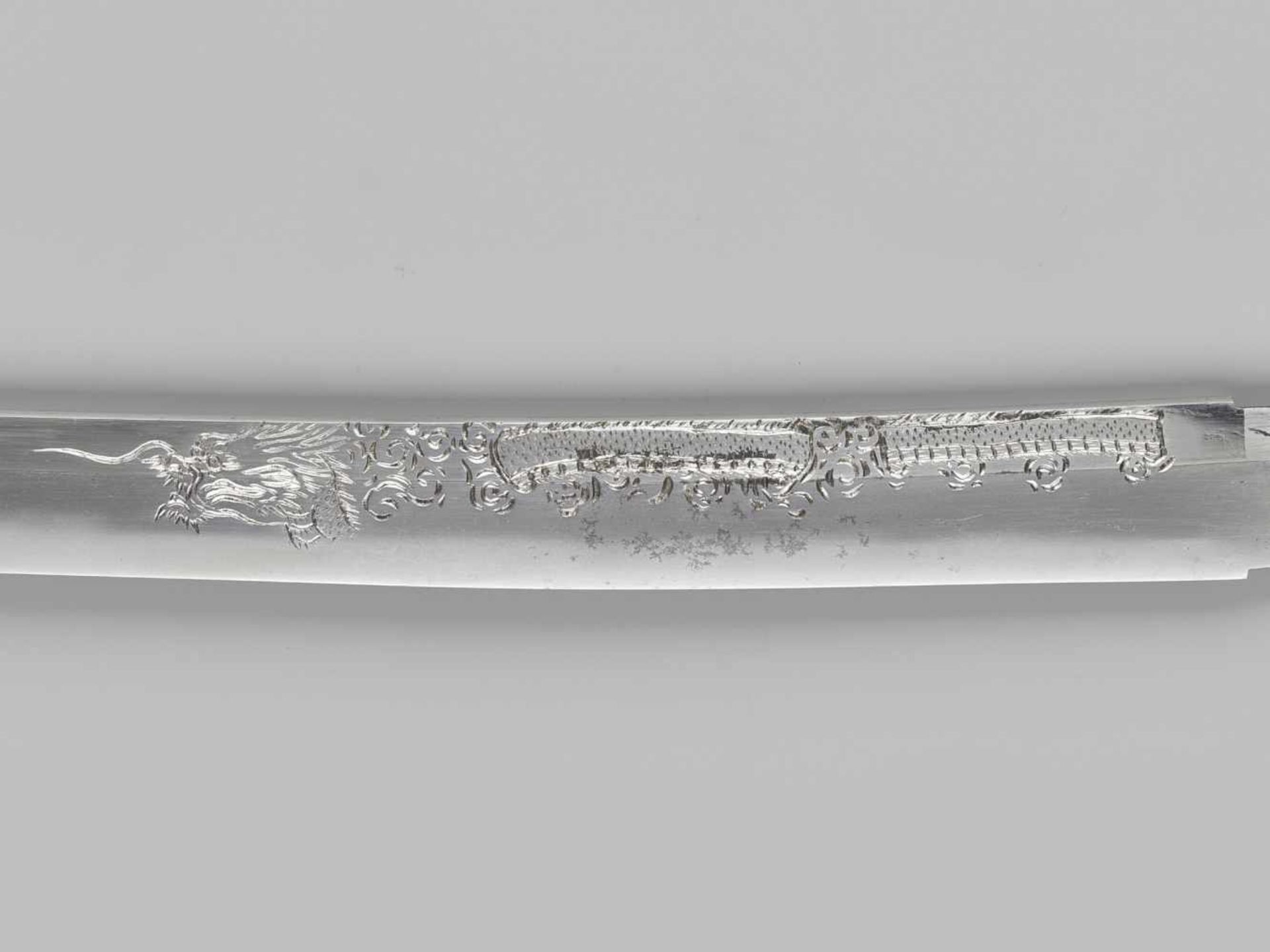 NORIMITSU: A WAKIZASHI WITH HORIMONO IN KOSHIRAE By Norimitsu, signed Washu ju Norimitsu - Bild 3 aus 16