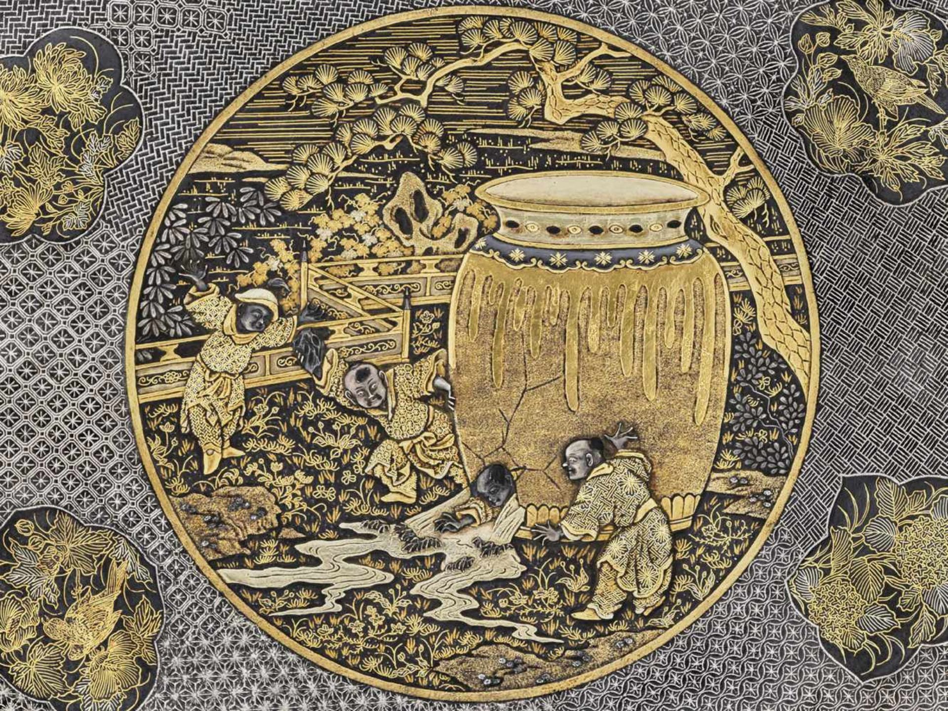 INOUE: A SUPERB KOMAI STYLE IRON, SILVER AND GOLD DISH WITH SHIBA ONKO By the Inoue company, - Bild 2 aus 8