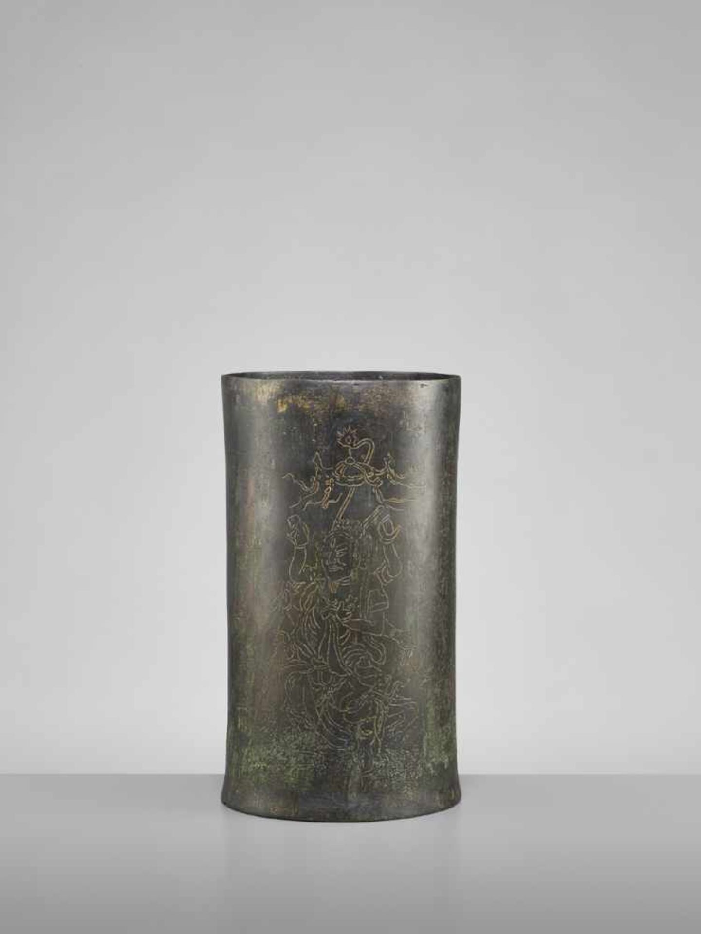 A VERY RARE AND EARLY BRONZE SUTRA CANISTER Japan, Muromachi period (1333-1573)The exterior of the - Image 2 of 10