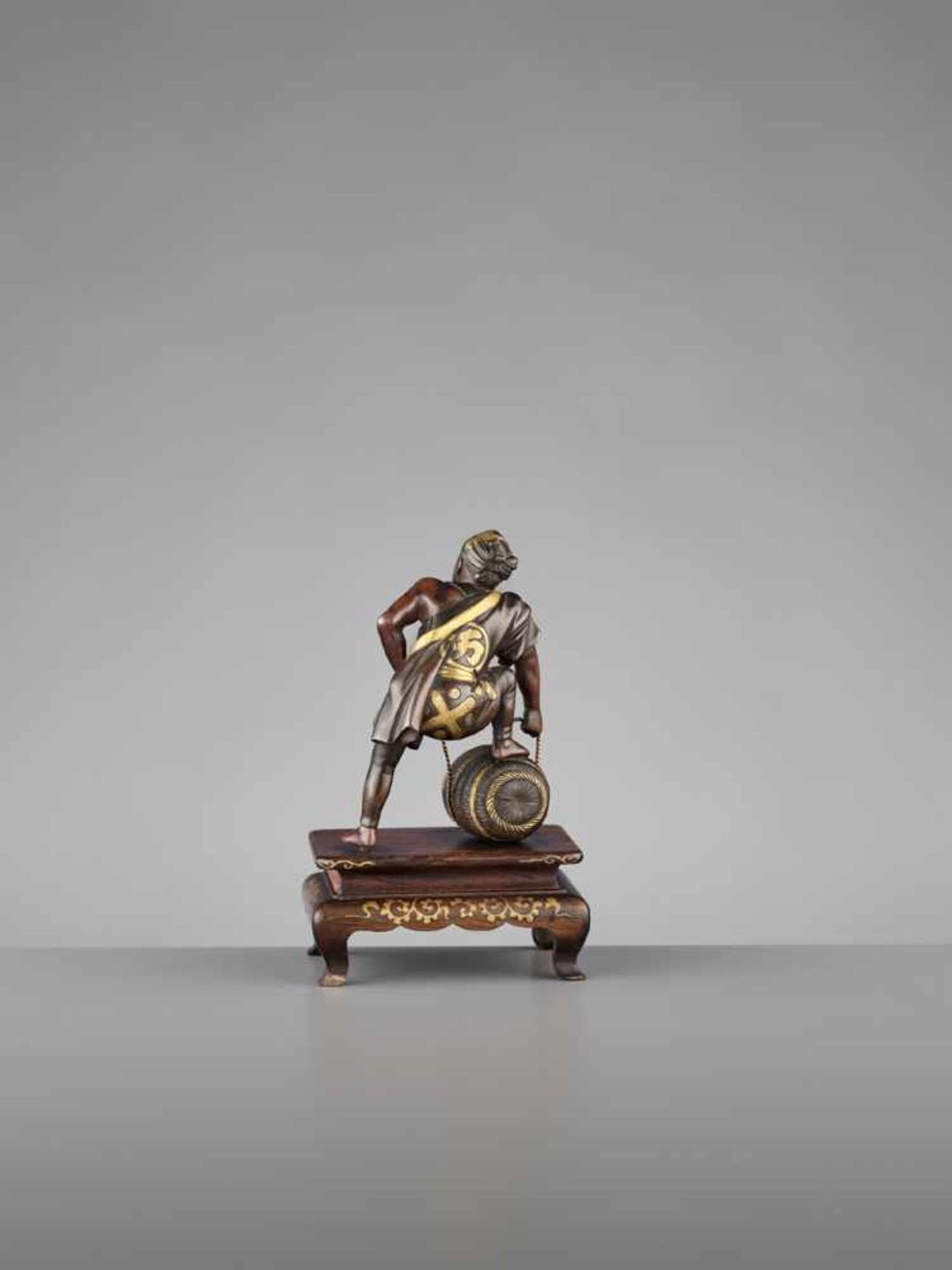 MIYAO EISUKE: A PARCEL GILT TWO-COLOR BRONZE OF A TRADESMAN By Miyao Eisuke of Yokohama, signed - Image 6 of 12