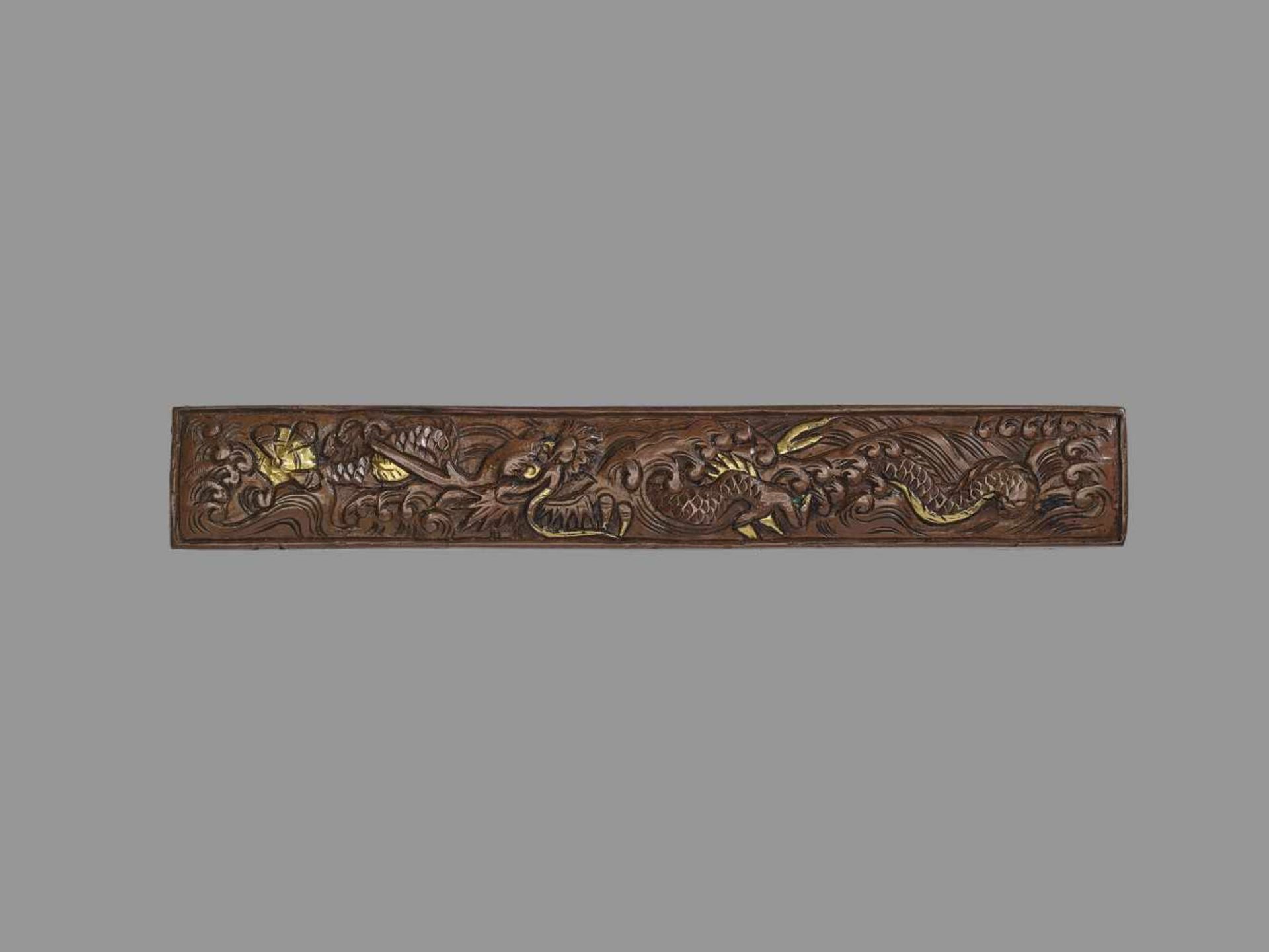 A RARE SET OF KOZUKA Japan, 19th century, Edo period (1615-1868)A set of six kozuka inside a three- - Bild 5 aus 13