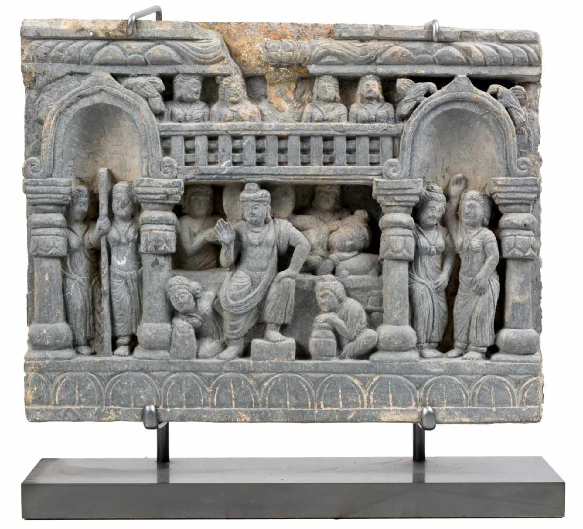 Gandhara Relief aus SandsteinHöhe: 29 cm, Breite: 38 cmProvenienz: Privatsammlung Zürich.A