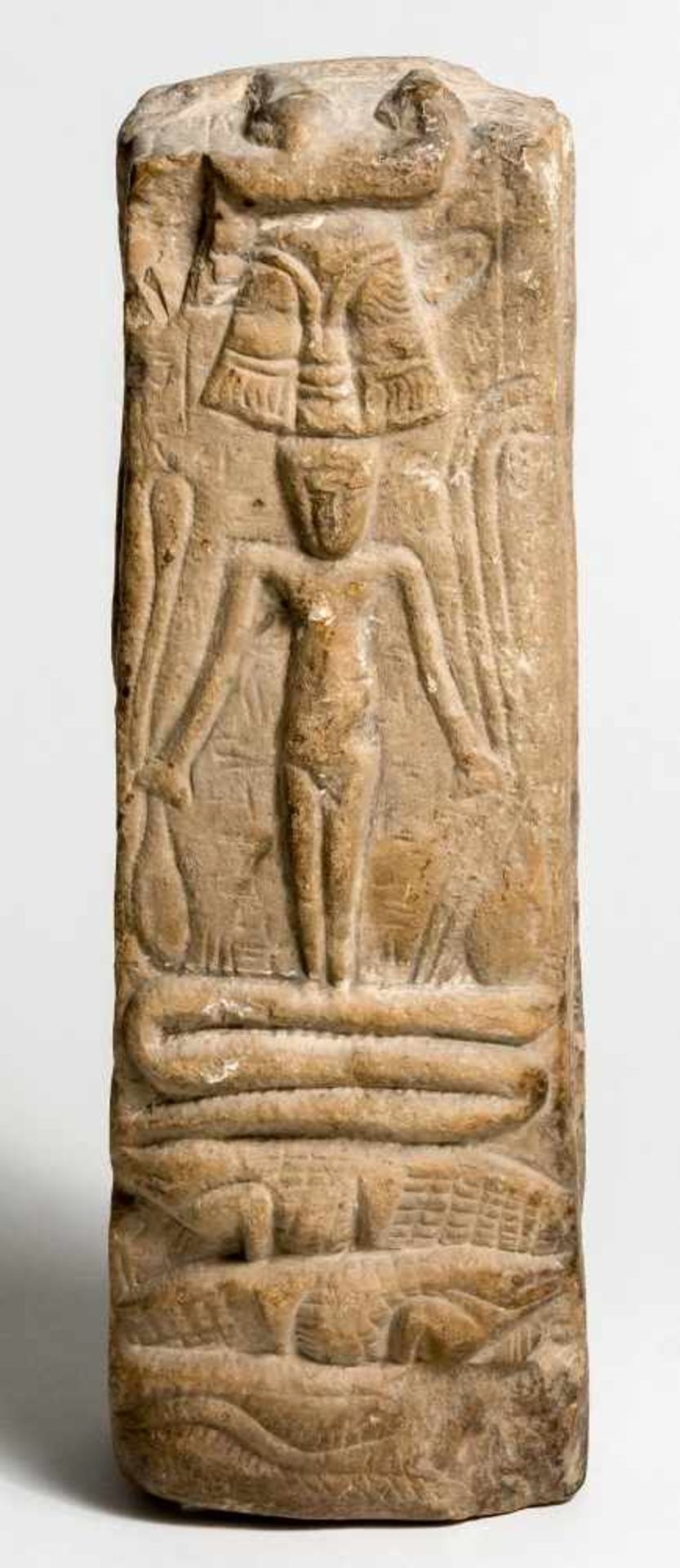 Magische Horus-SteleÄgypten, Spätzeit bis ptolemäisch (712-30v. Chr.)Kalkstein27,5 x 8 x 6 cmDie
