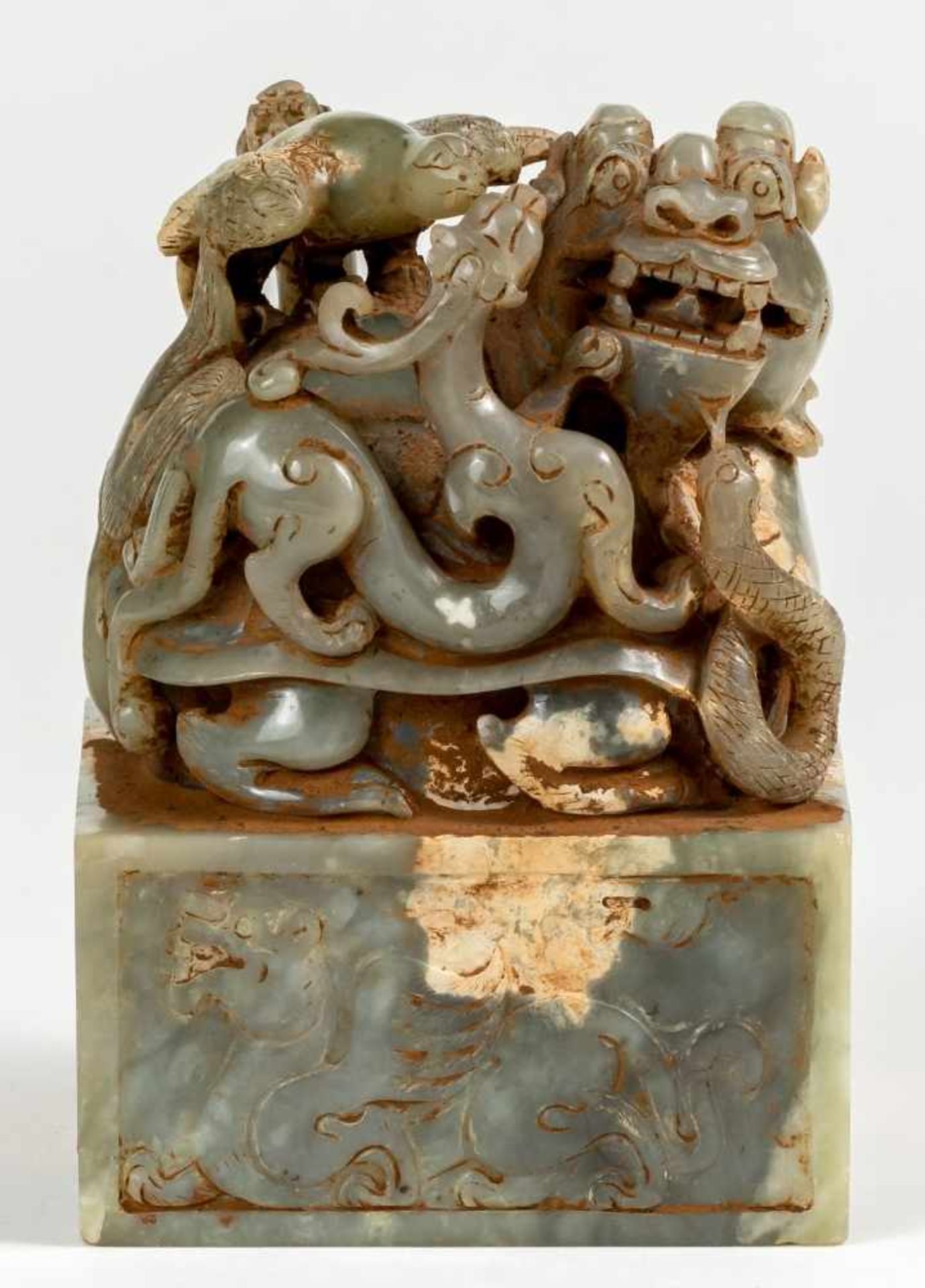 Grosser chinesischer Jade-Stempel mit Drachen14 x 10 x 10 cmProvenienz: Privatsammlung Zürich.