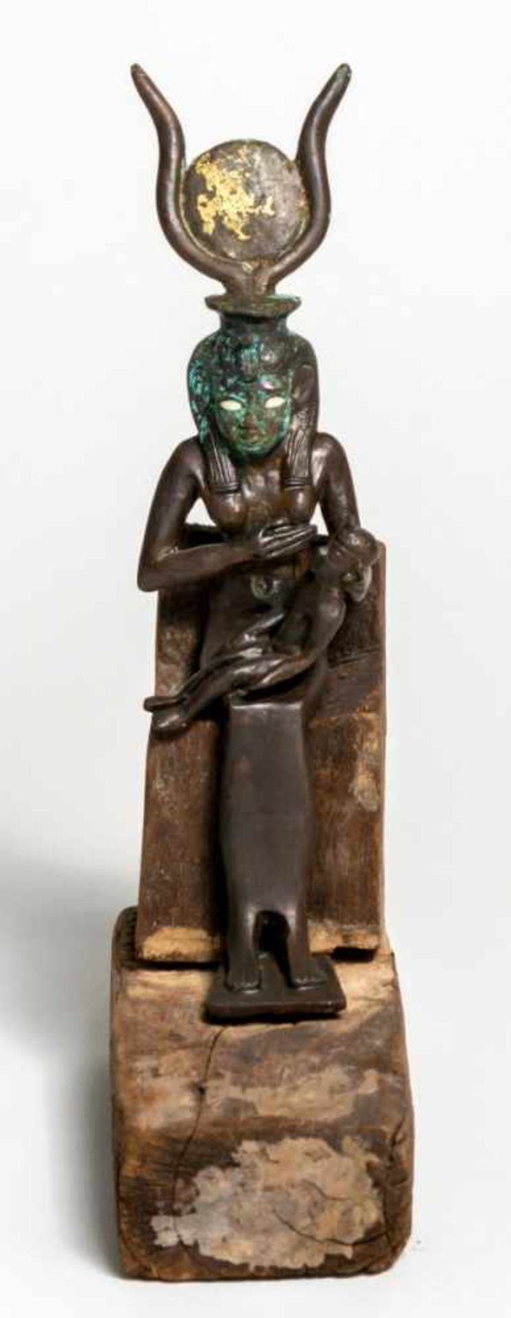 The Goddess Isis with Horus the Child, Egypt, Late period, around 600 B.C., - Bild 2 aus 2