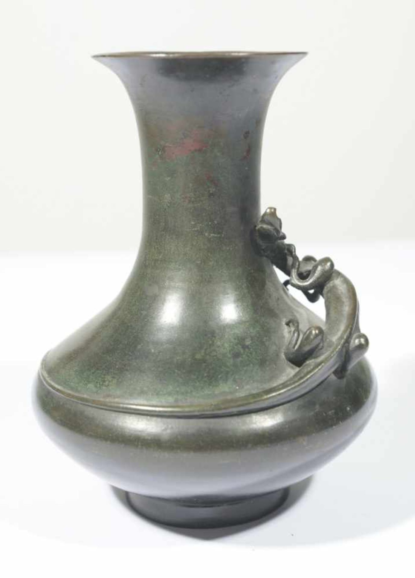 Large Japanese Chilong Vase, 19th c. or older, 24 cm high, Provenance: Private collection