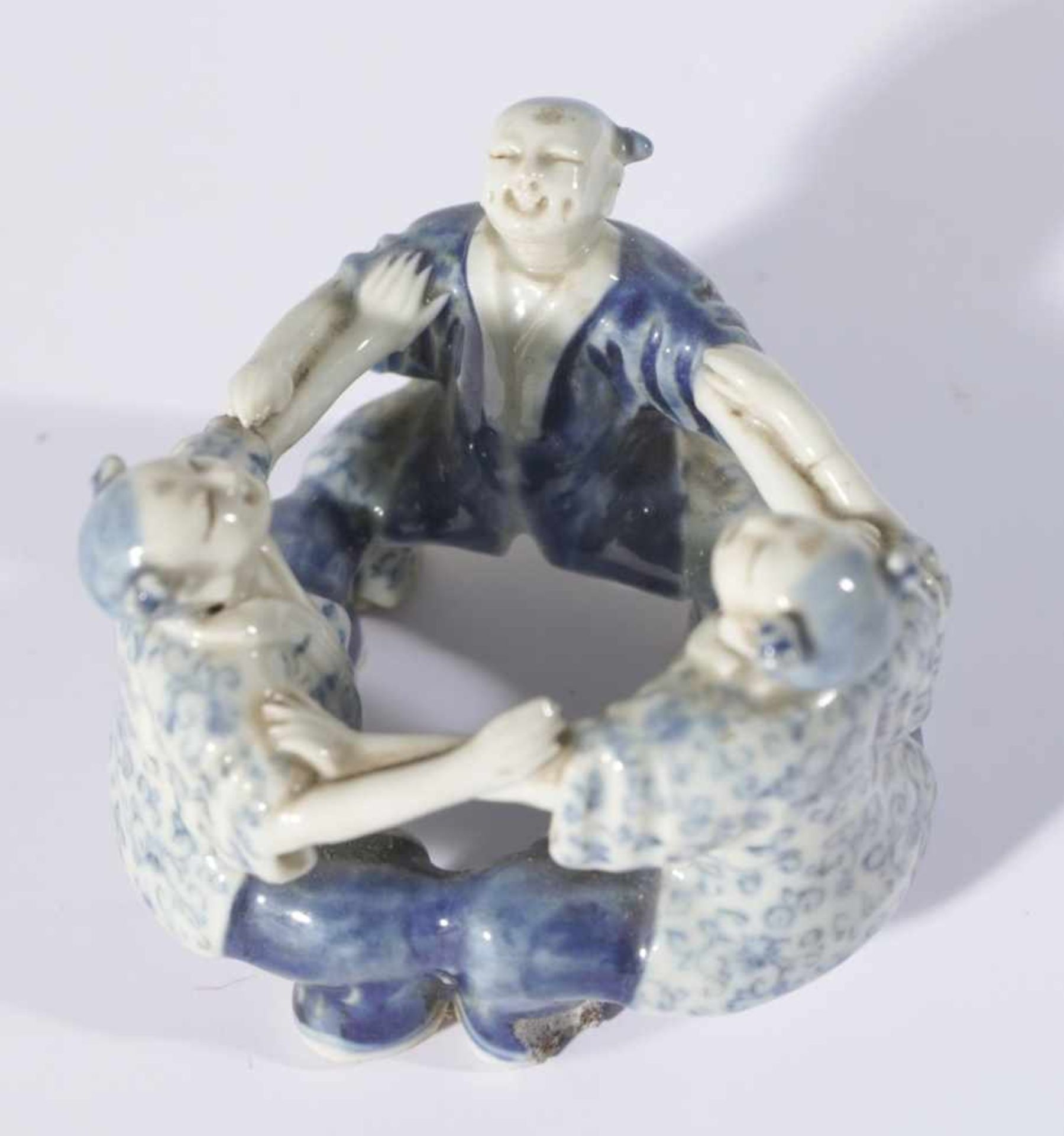 Dancing group of figures, China, Porcelain, end of 19th c., 6 x 7 cm, Provenance: Private