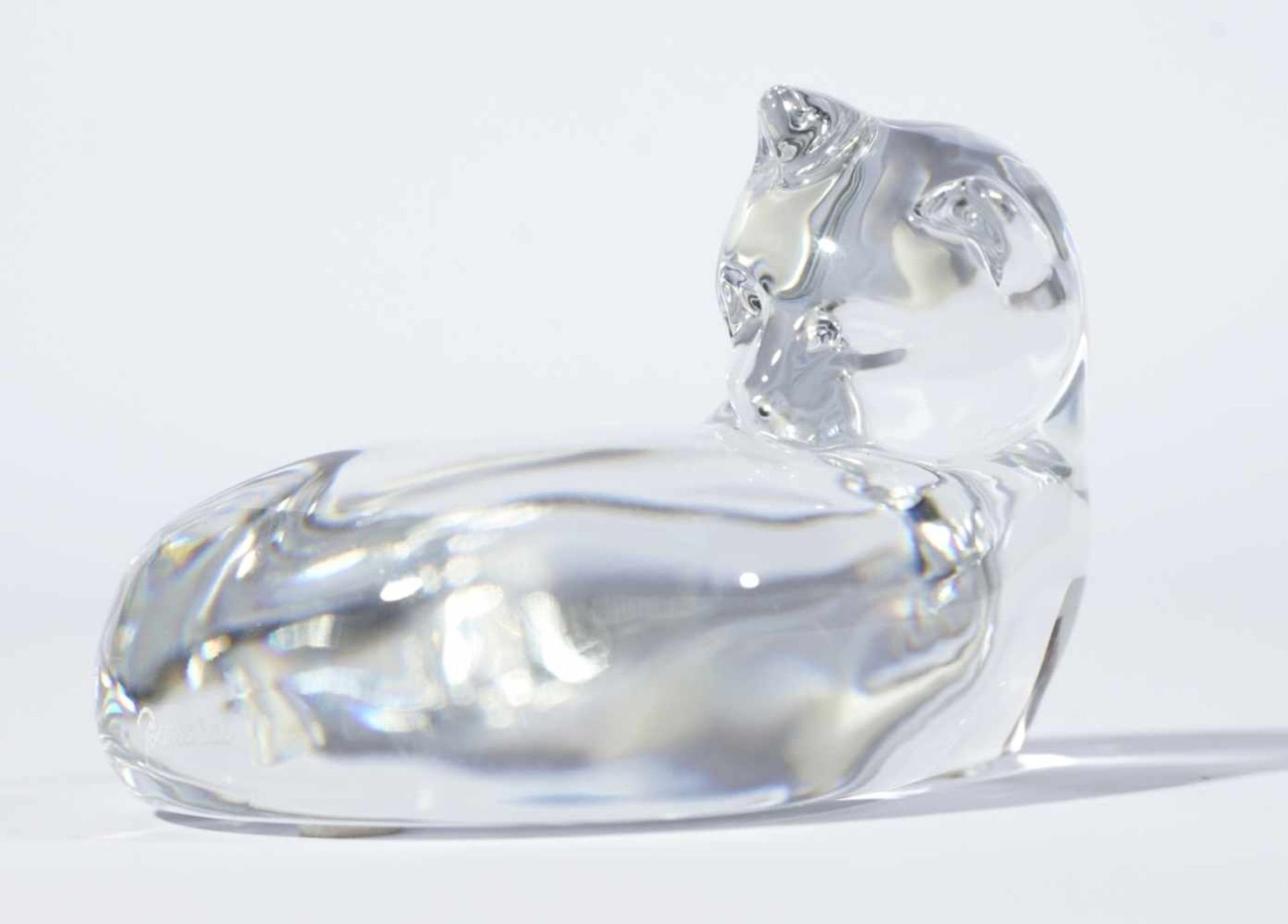 Lying cat, Baccarat, France, clear crystal glass, 20th c., 7 cm high, Provenance: Private