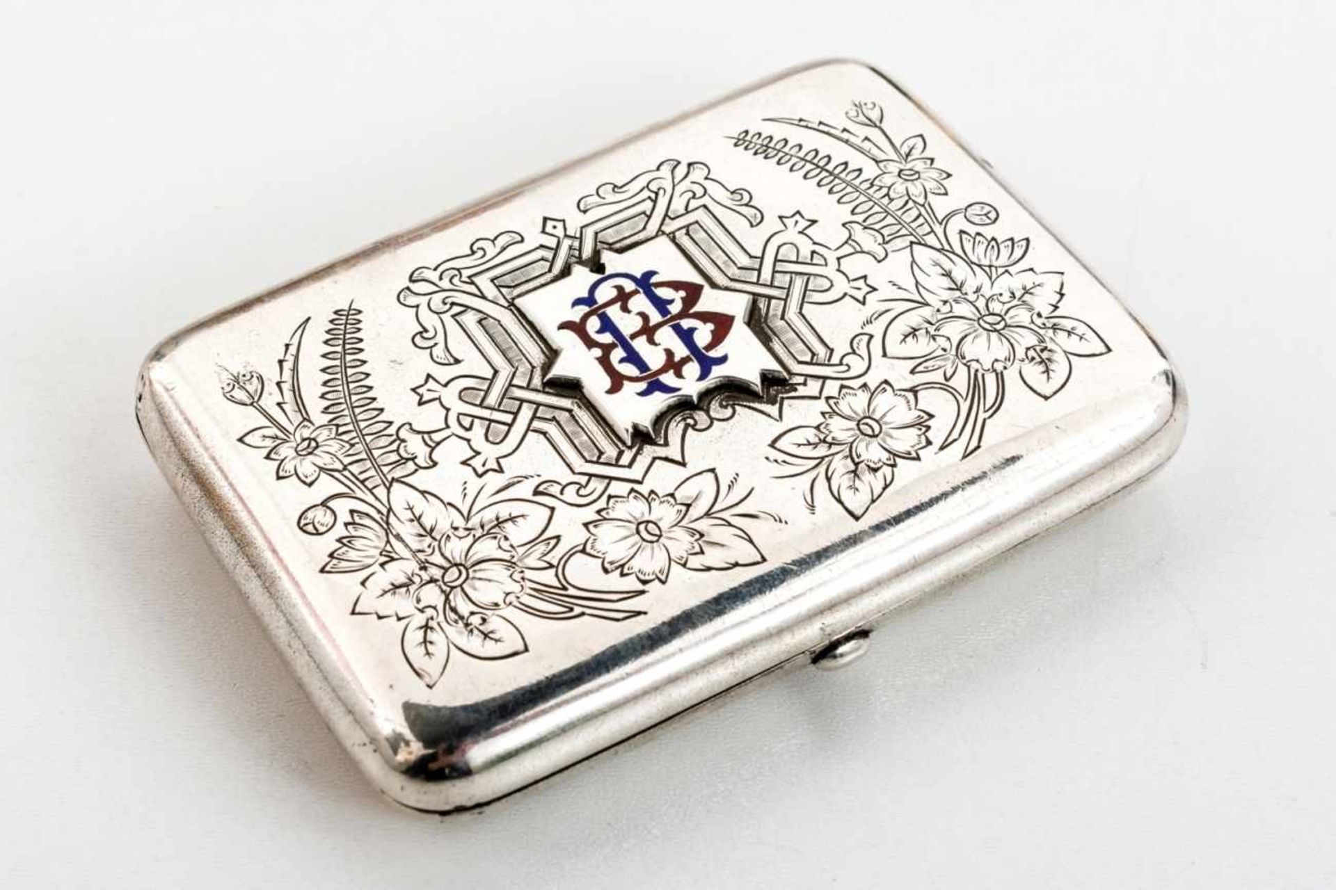 Zigaretten-Etui mit floralem Dekor Russland, Silber (126g), Moskau 1894 Meister: wohl Ivan