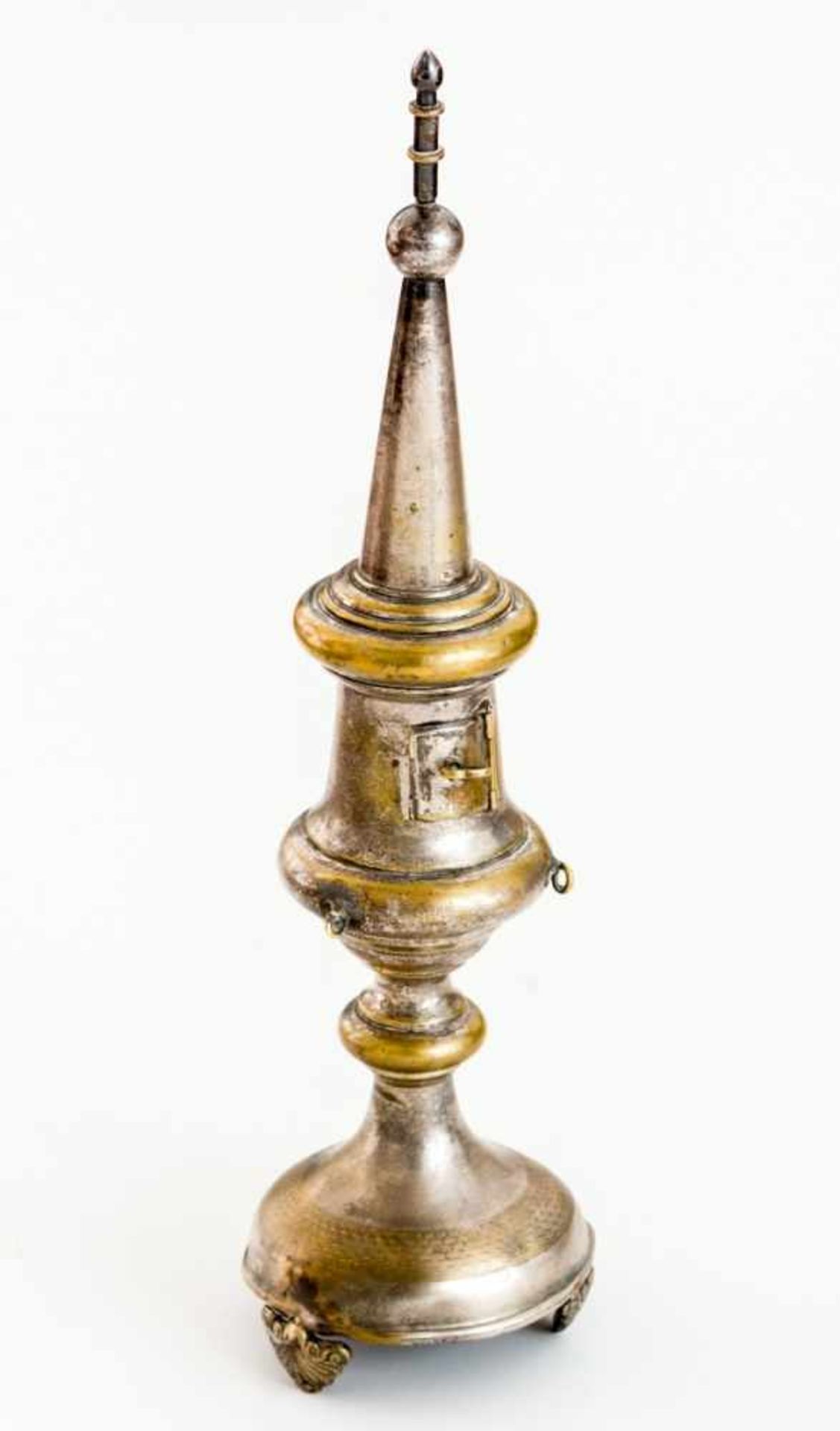 Besomim-BüchseJudaica, Messing versilbert, um 190027 cm hochBesomim, Judaica, brass silver plated,