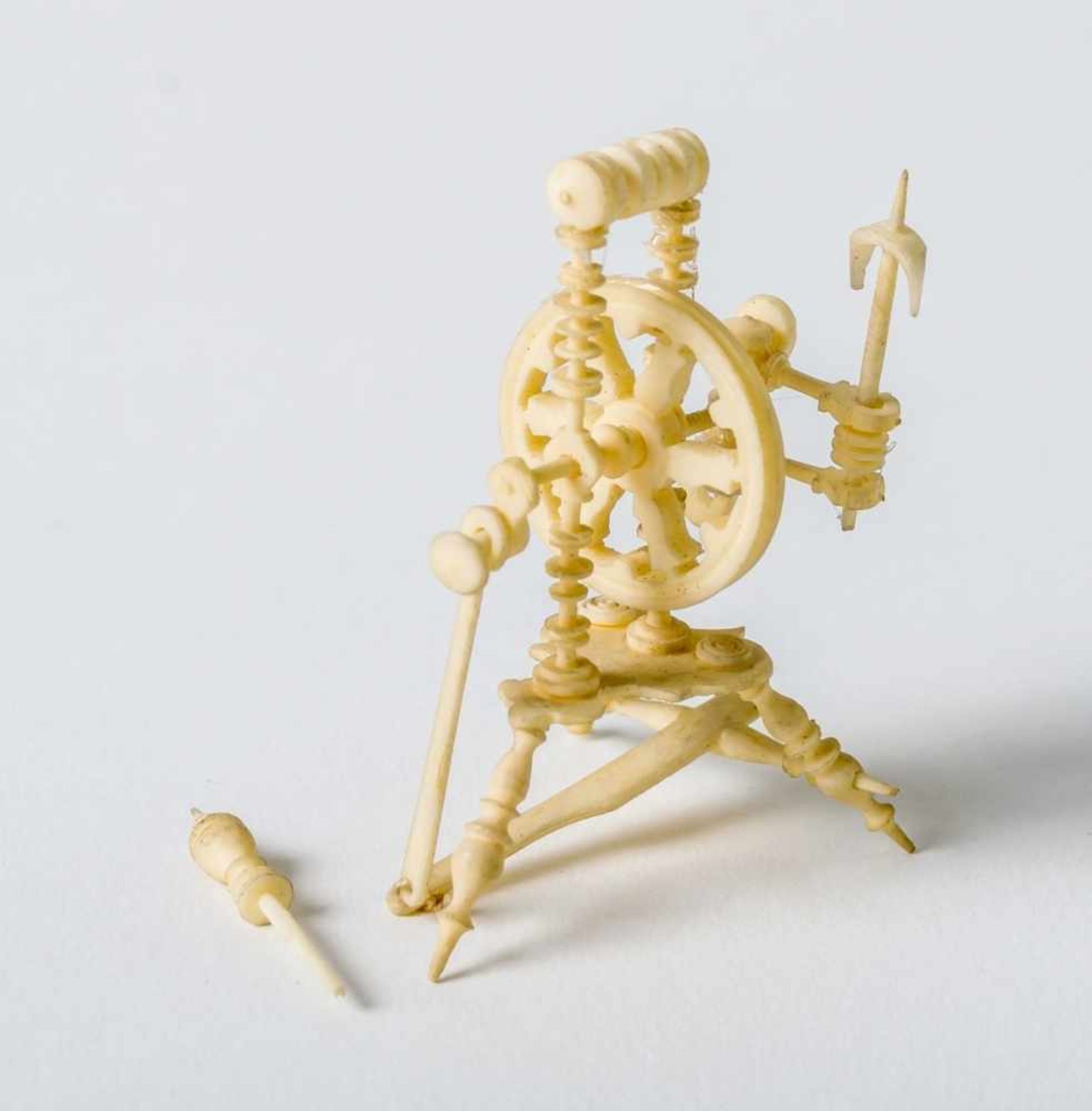 Spinning wheel with spindle, Very fine ivory carving with movable parts, 20th century,height: 4,7 cm