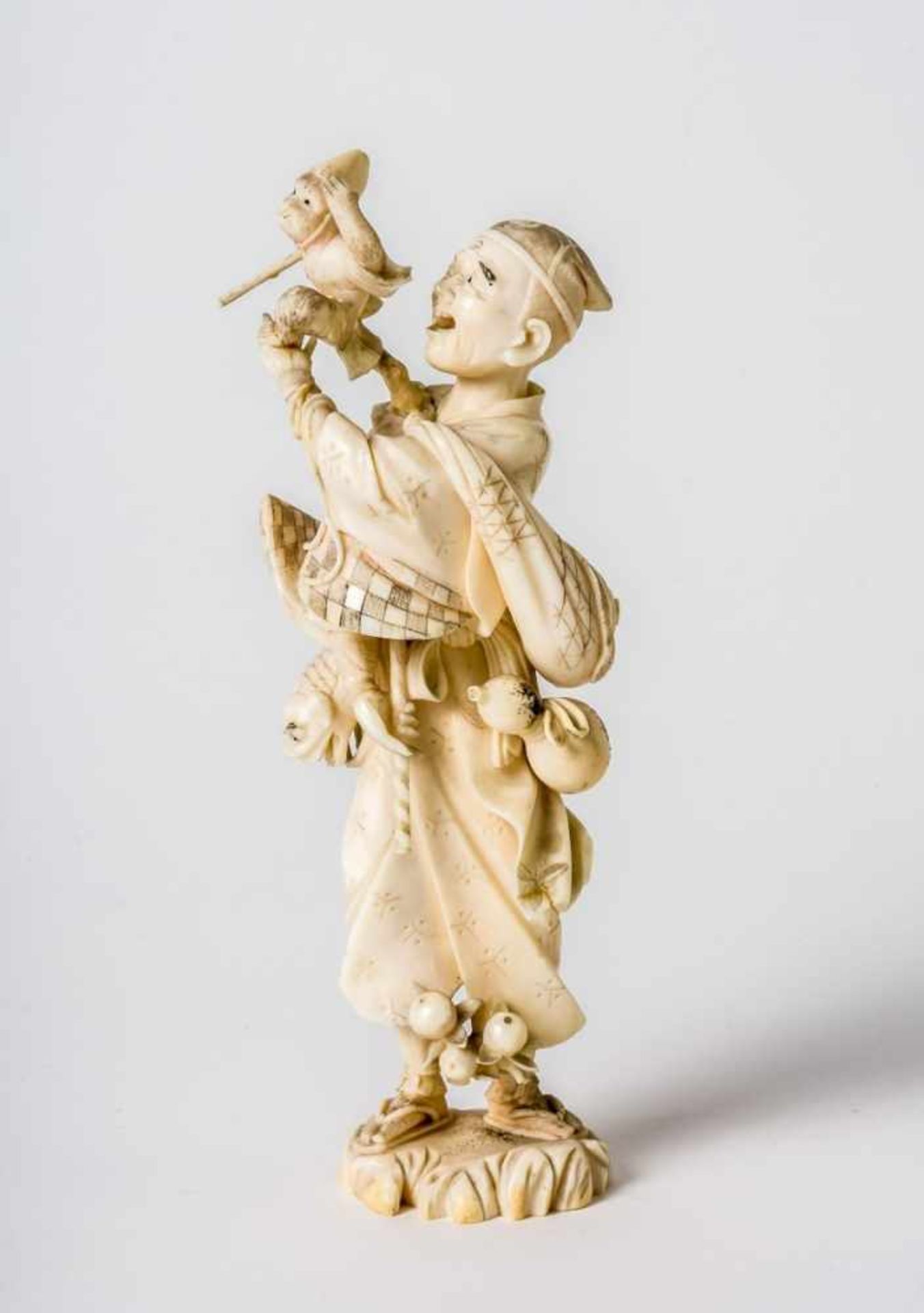 Okimono of a juggler with monkey, Japan, ivory carving, unsigned, probably 19th c.,Height: ca. 17 cm