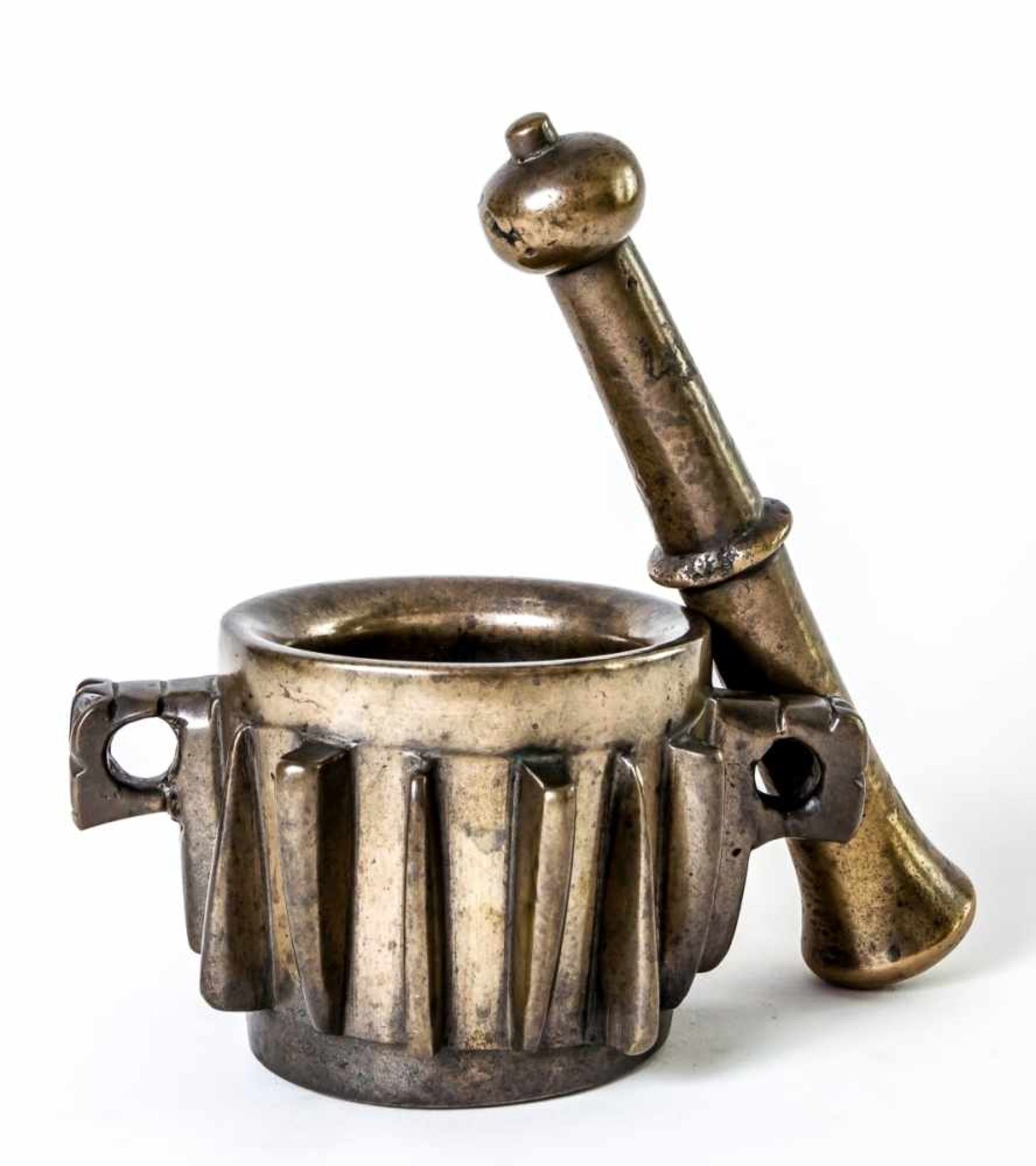 Spanish mortar with pestle, bronze (4346g and 1189g), probably 14th-15th century, D: 11cm, H: 10 cm,