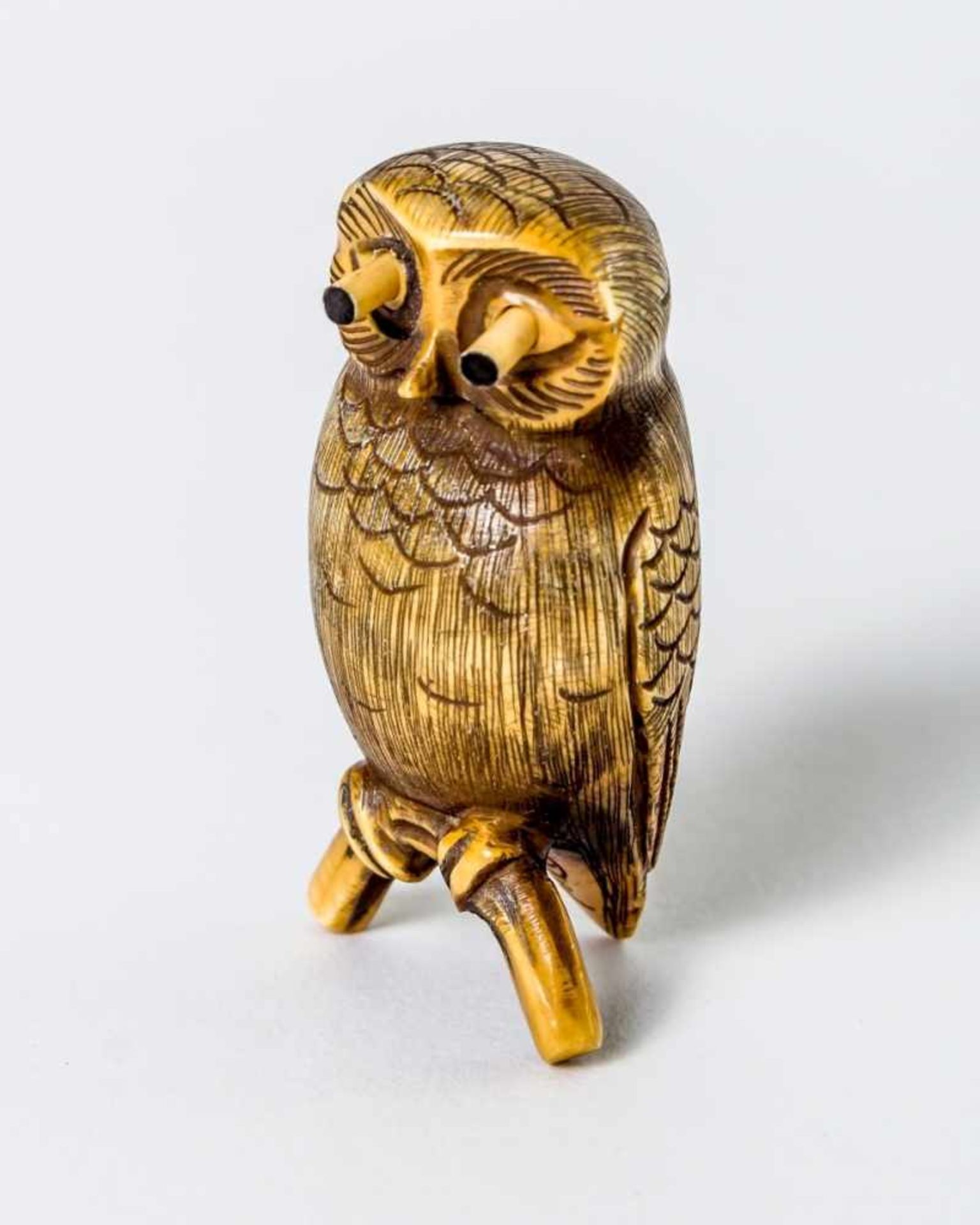 Netsuke of an owl with extendable eyes, Japan, carving, probably ivory, signed Hiroyuki,probably