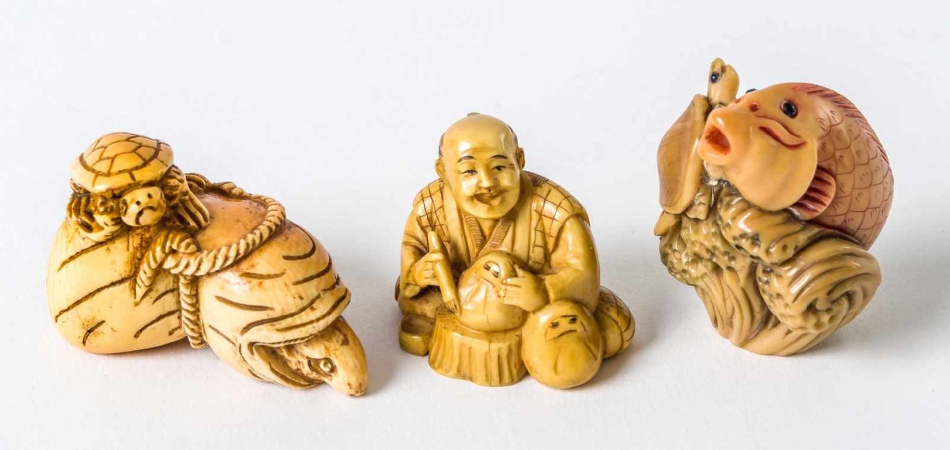 Three netsuke of a turtle/mouse, a carver and a fish, China and Japan, ivory carving,signed,