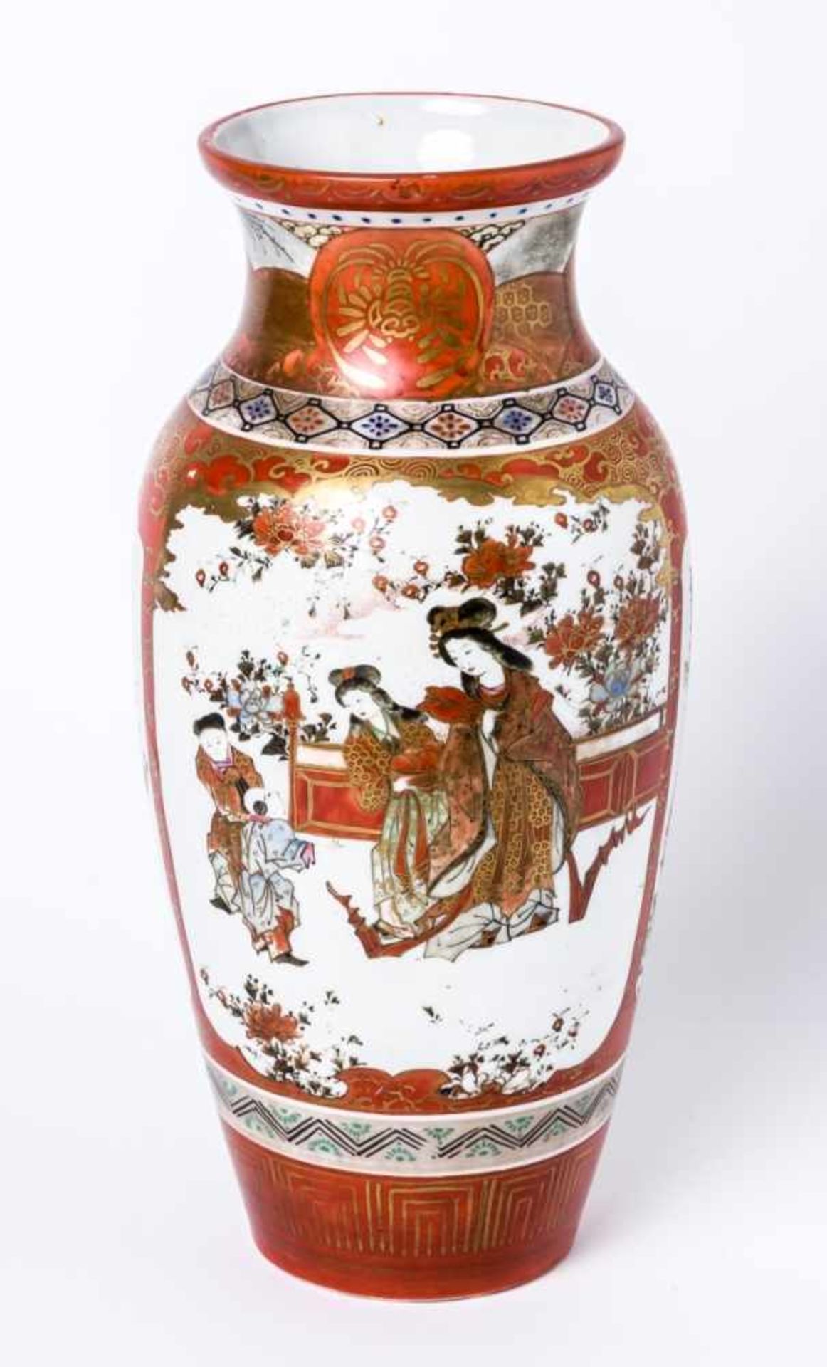 Kutani-Vase, Japan, propably 20th c., height: 34,5 cmKutani-Vase Japan, wohl 20. Jh. Höhe: 34,5