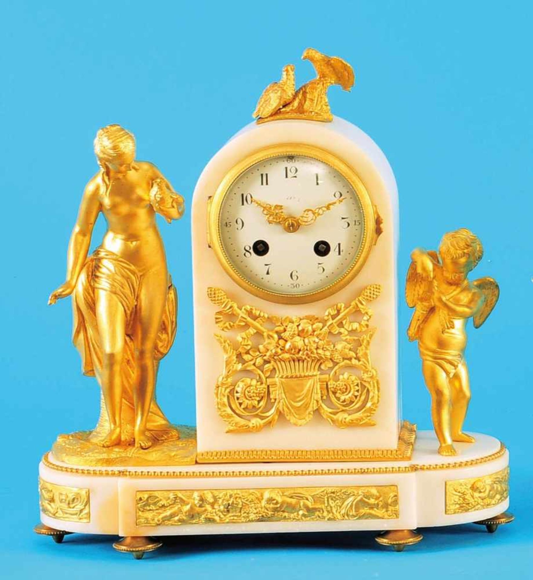 Französische Marmor-Pendule mit Amor und Psyche, weißes Marmorgehäuse mit feuervergoldeten