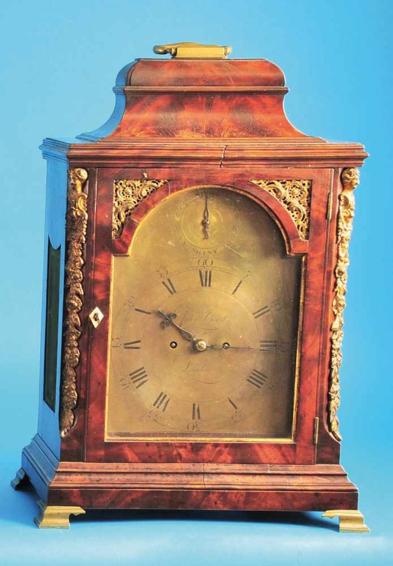 Englische Bracket-Clock mit Stundenschlag auf Glocke, signiert John, Good, London (Literatur