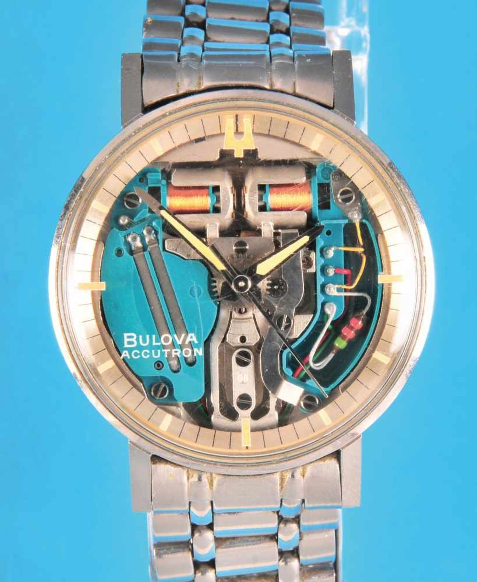 Bulova-Accutron-Armbanduhr mit Gliederband, verschraubtes Gehäuse, Zifferblatt mit Stundenindex,