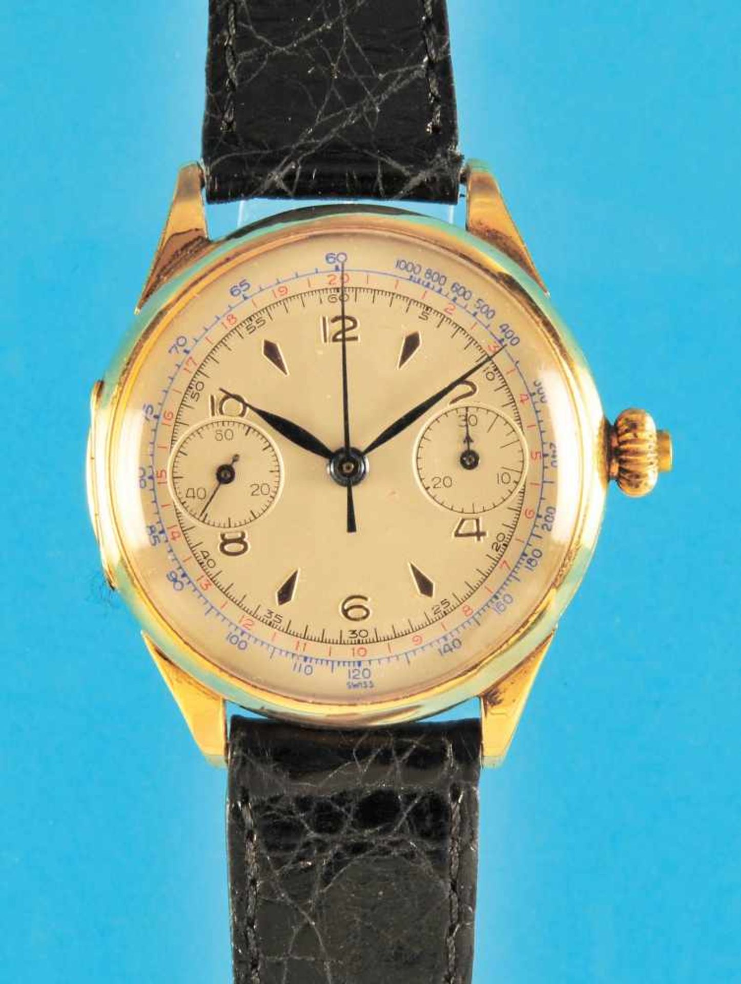 Gold-Armbanduhr - Chronograph, 18.-ct.- Scharnier -Gehäuse, versilbertes Zifferblatt mit