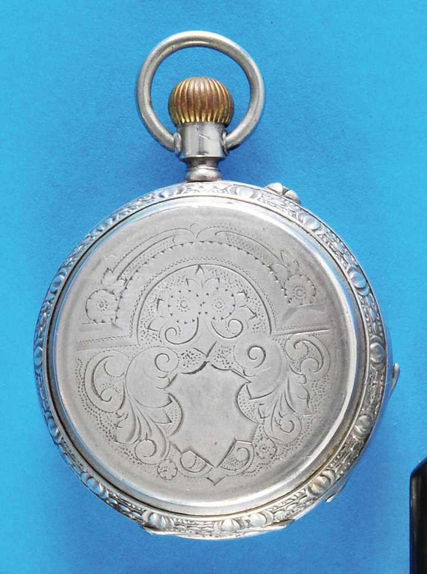 Silver plated pocket watch with hunting caseVersilberte Taschenuhr mit Sprungdeckel, mit Blumendekor