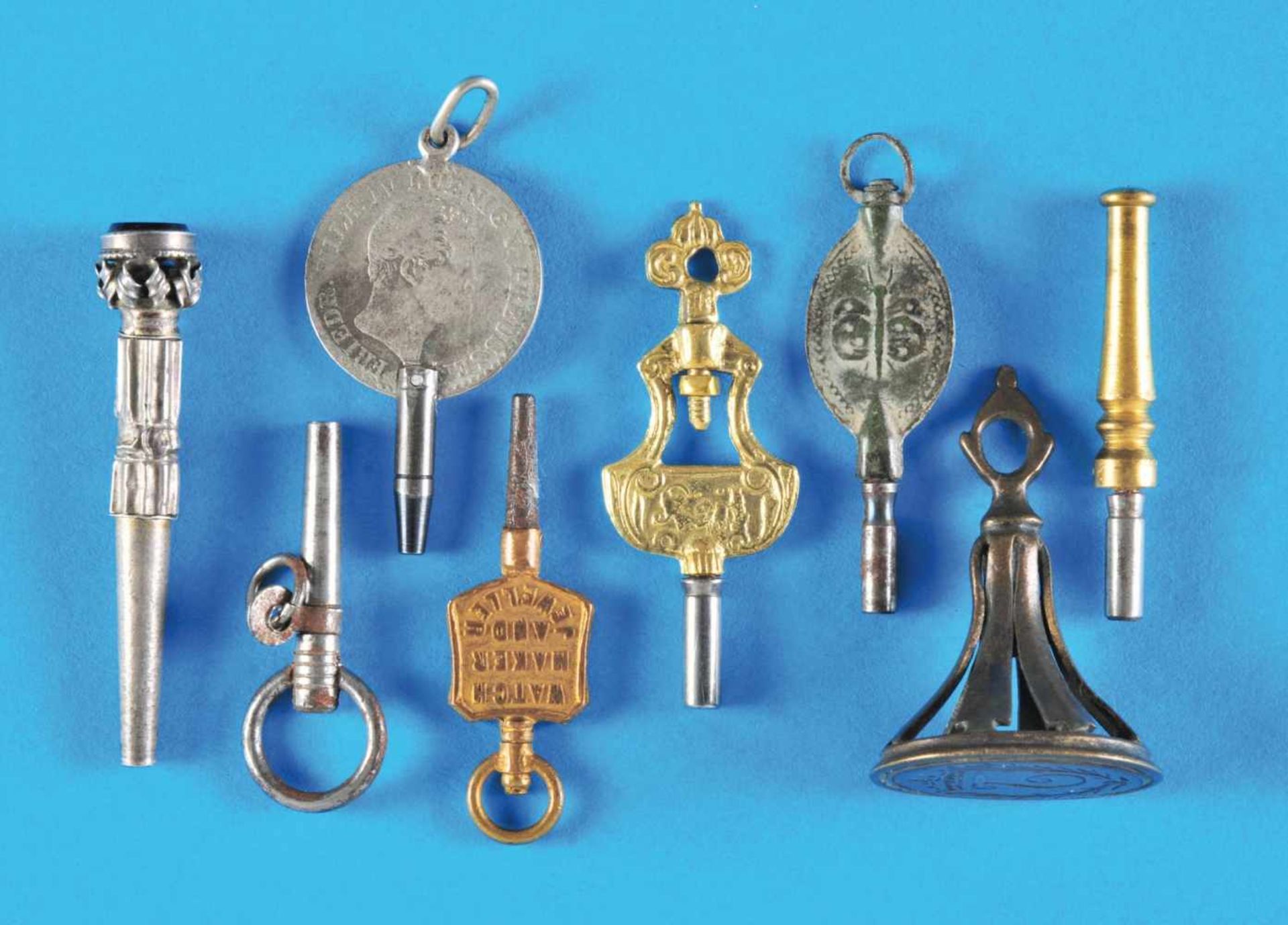 Bundle with 7 old pocket watch keys and 1 signetKonvolut mit 7 alten Taschenuhrschlüsseln und 1