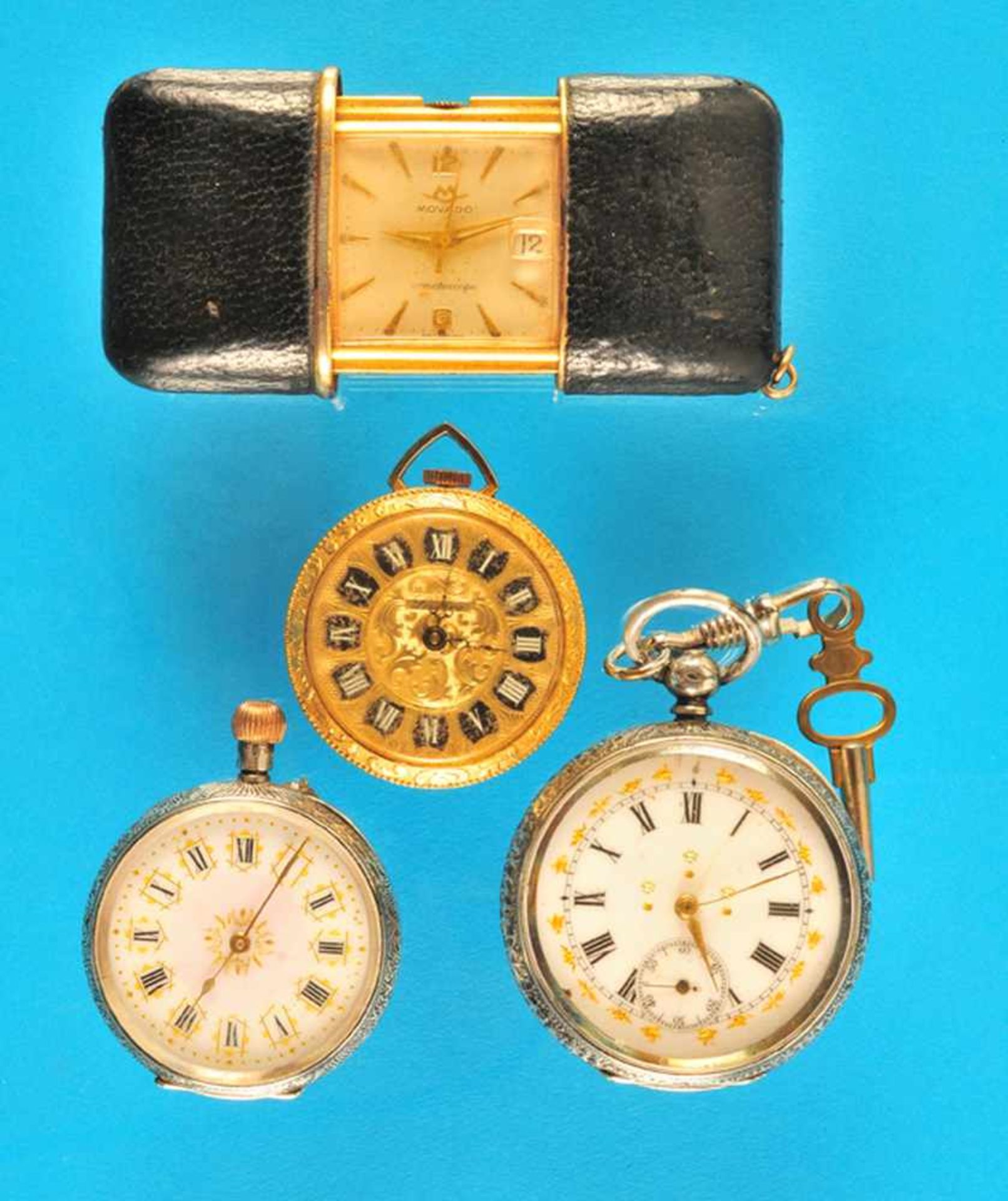 Bundle with 4 pocket watchesKonvolut mit 4 Taschenuhren: Vergoldete Damen-Taschenuhr, graviertes