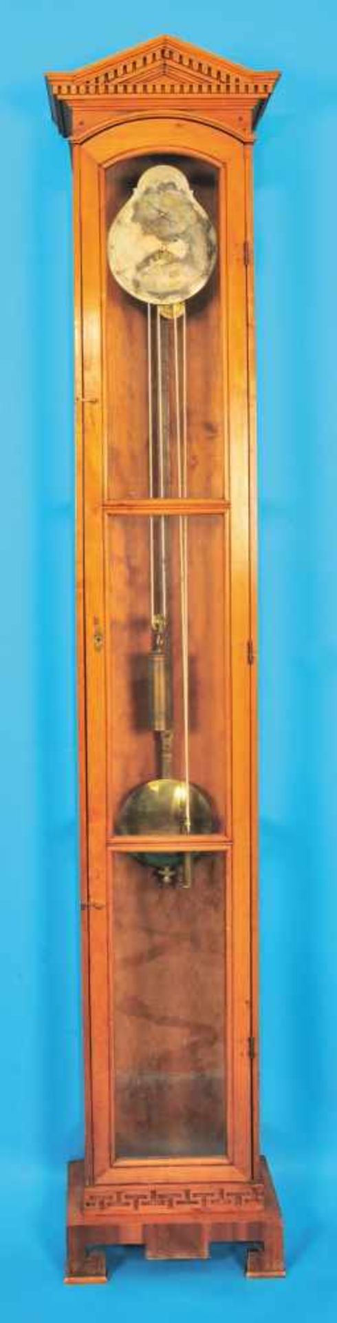 Precision pendulum lang case clock from Saxony mit cross-shape movement and Huygens'schem winding