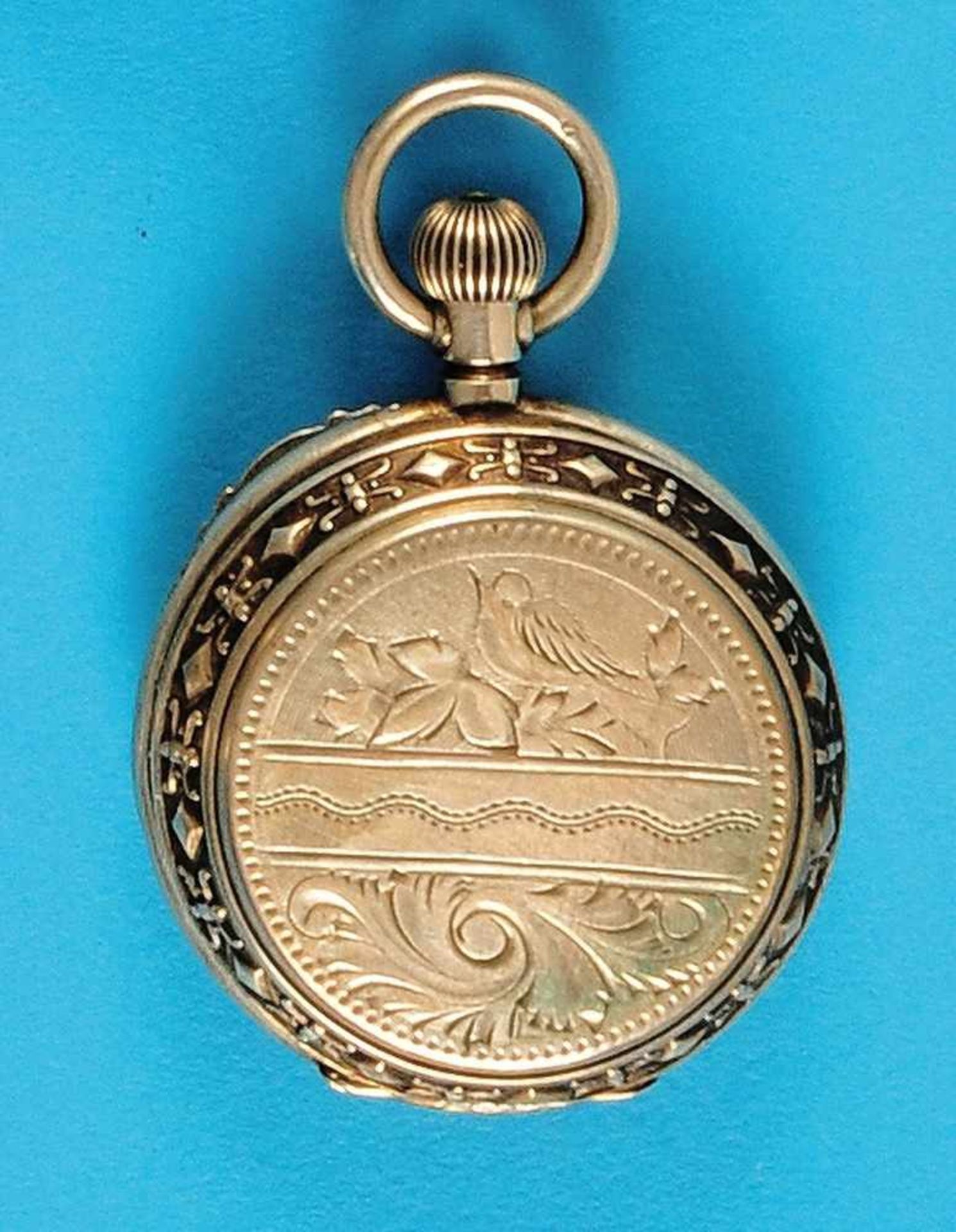 Ladies silver pocket watchSilberne Damentaschenuhr, mit Sprungdeckel, beidseitig mit Vogeldekor