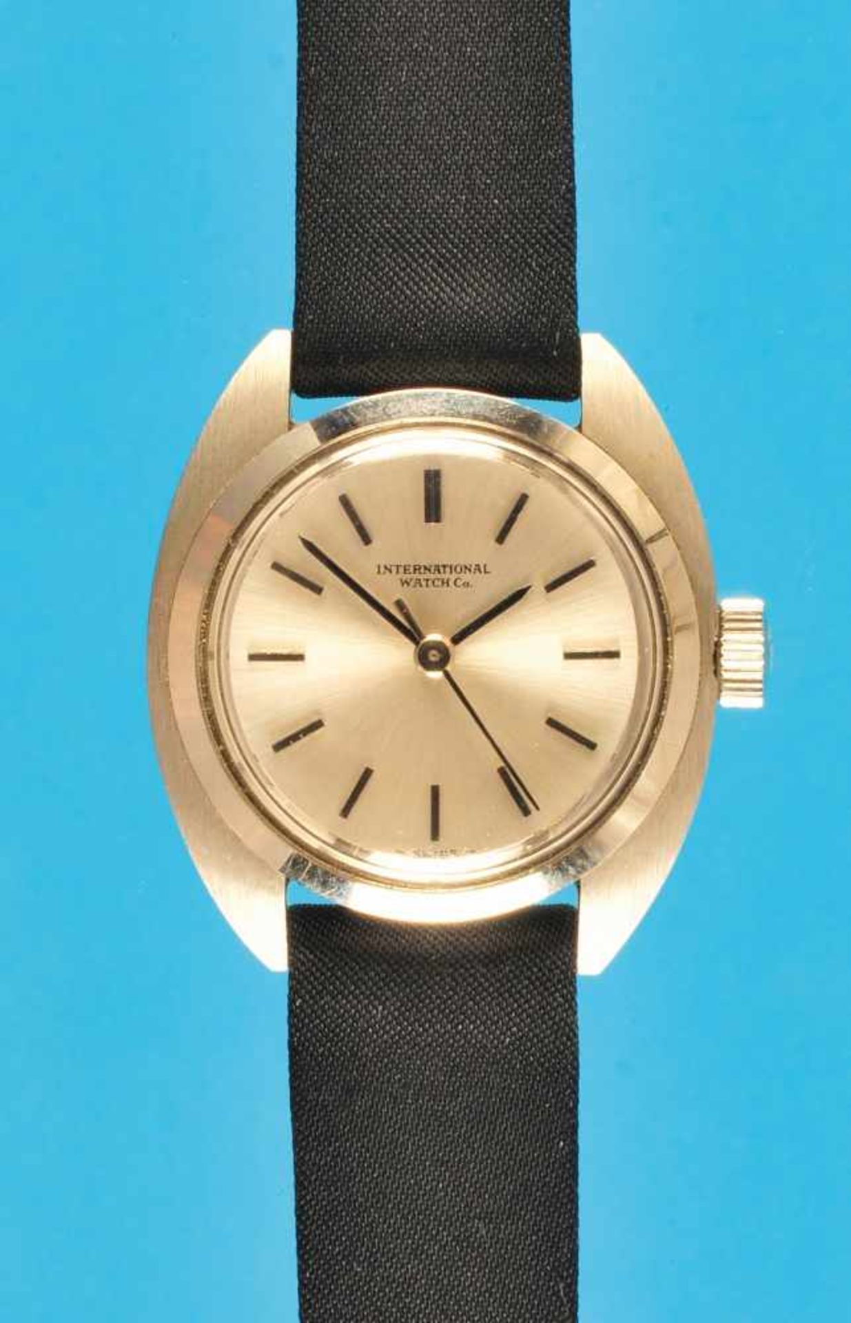 Ladies steel wristwatch IWC in selling caseDamen Stahlarmbanduhr, IWC, im Verkaufs- Etui,