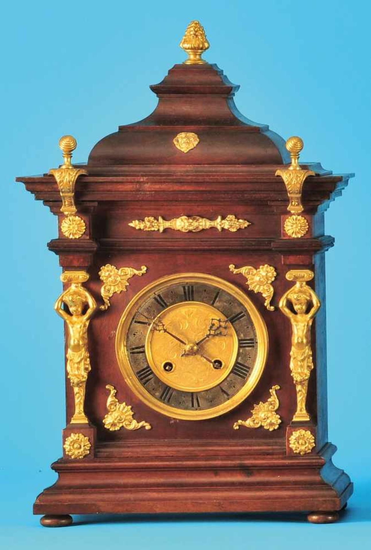 Kienzle wooden table clock with halfhourstrike on gongKienzle Holztischuhr mit Halbstundenschlag auf