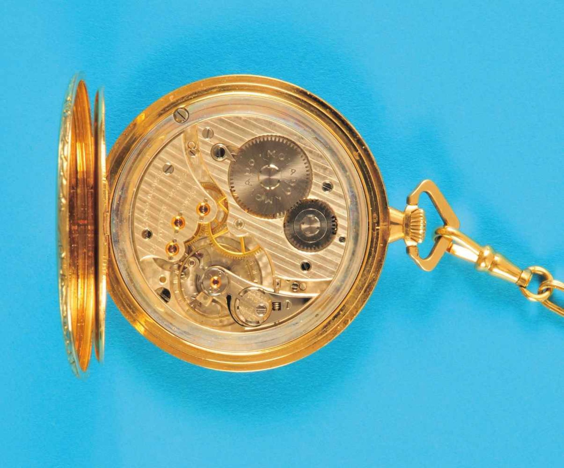 Golden tailcoat watch, MovadoGoldene Frackuhr mit 18-ct.-Goldchatelaine und Anhänger, Movado,
