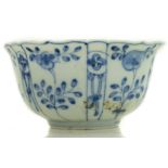 Bowl with flowers and birds decoration, China. H cm 7,5, cm 6x15