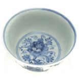 Bowl with flowers, China, XIX Century.H cm 6,5 cm 6 x 13