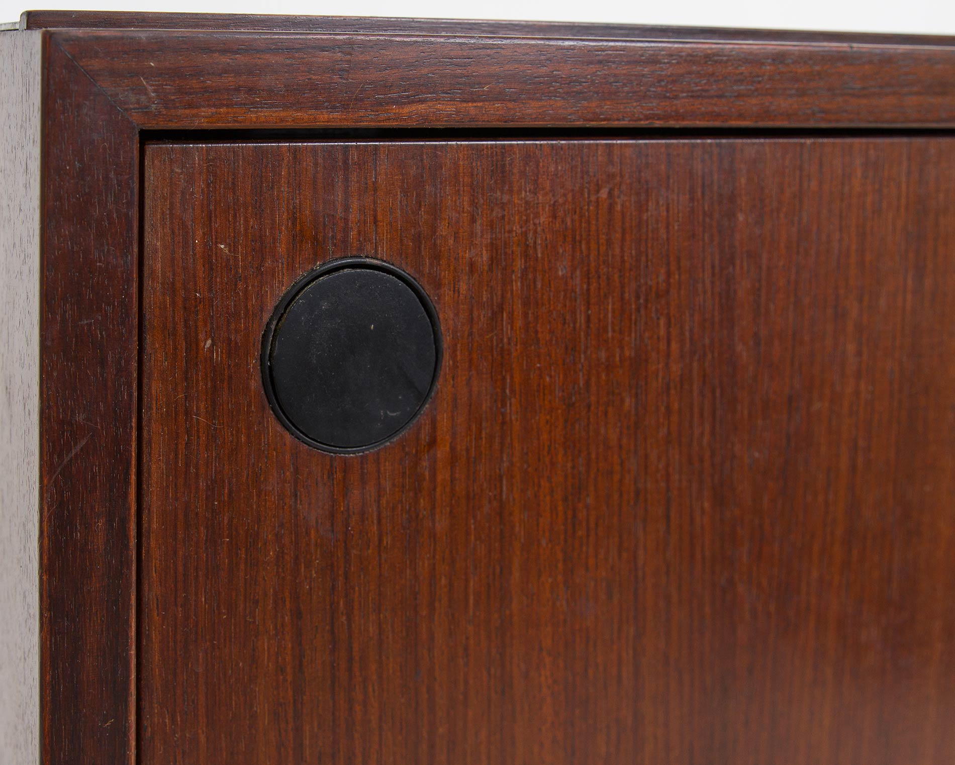 Tecno, designed by Osvaldo Borsani. E22 Serie. Veneered rosewood storage unit with metal top. H cm - Image 5 of 6