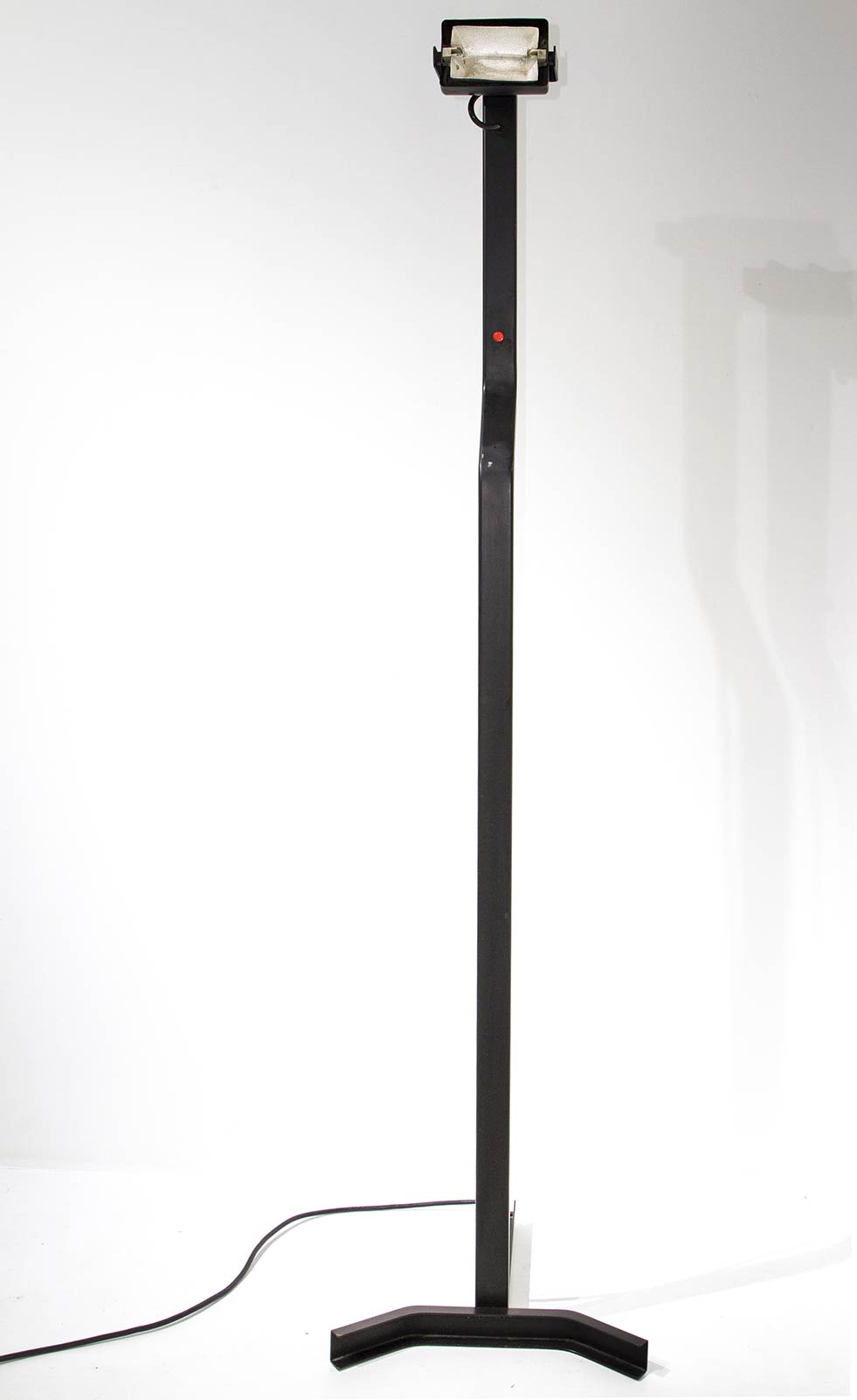 Sirrah, designed by Kazuide takahama, Sirio model. Alogen lacquered metal floor lamp.H cm 185x35x40 - Image 2 of 4