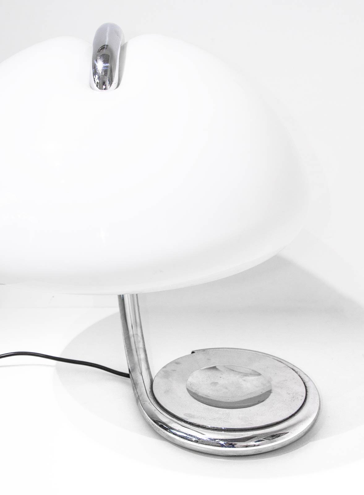 Martinelli. Designed by Elio Marinelli, Cobra model. Chrome metal structure. Table lamp. Perspex - Image 4 of 4