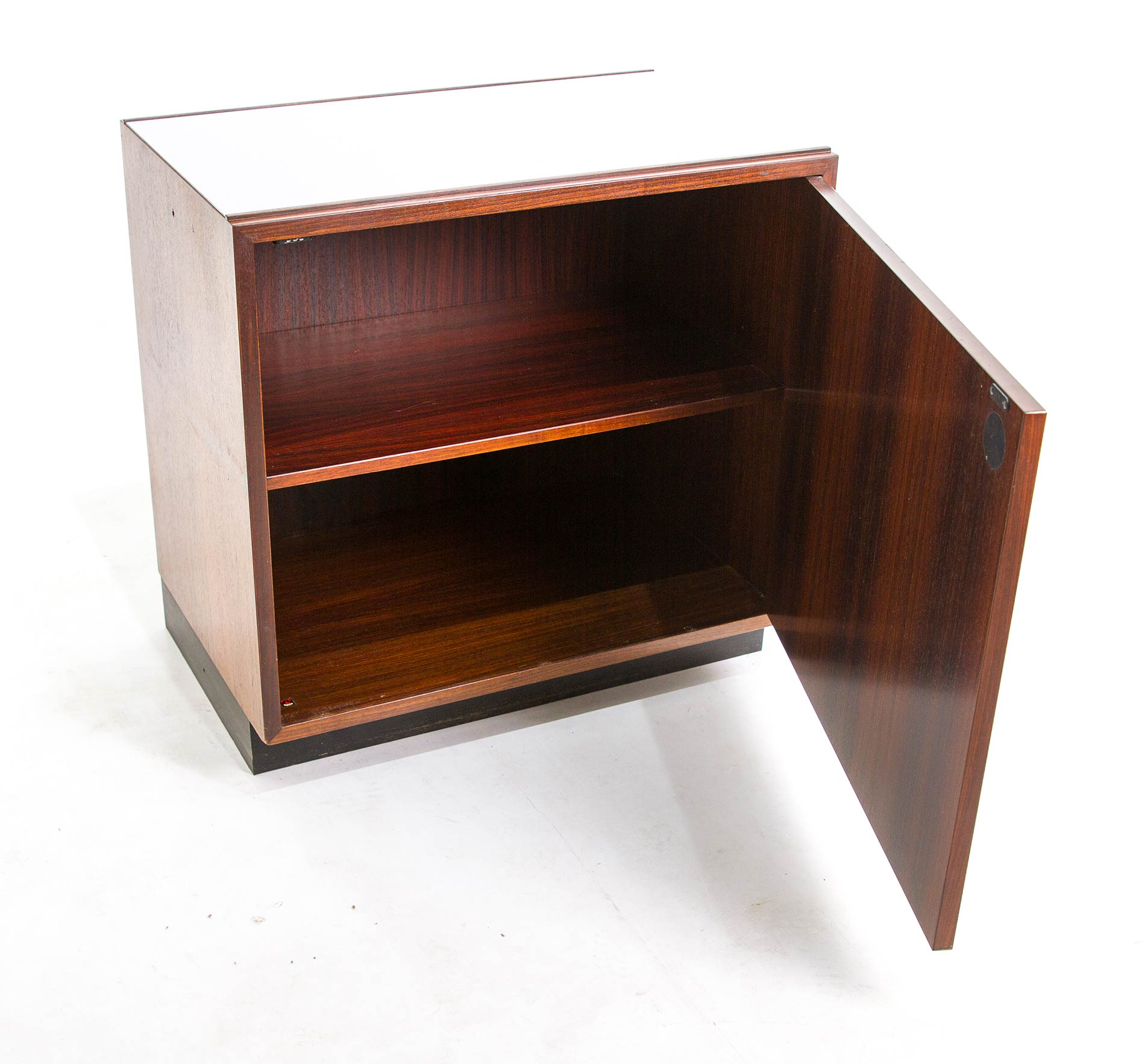 Tecno, designed by Osvaldo Borsani. E22 Serie. Veneered rosewood storage unit with metal top. H cm - Image 3 of 6
