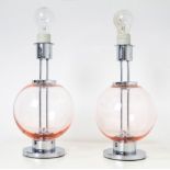 Veart, designed by Tony Zuccheri, from the 70s. Two rose glass and chrome table lamps. H cm 37