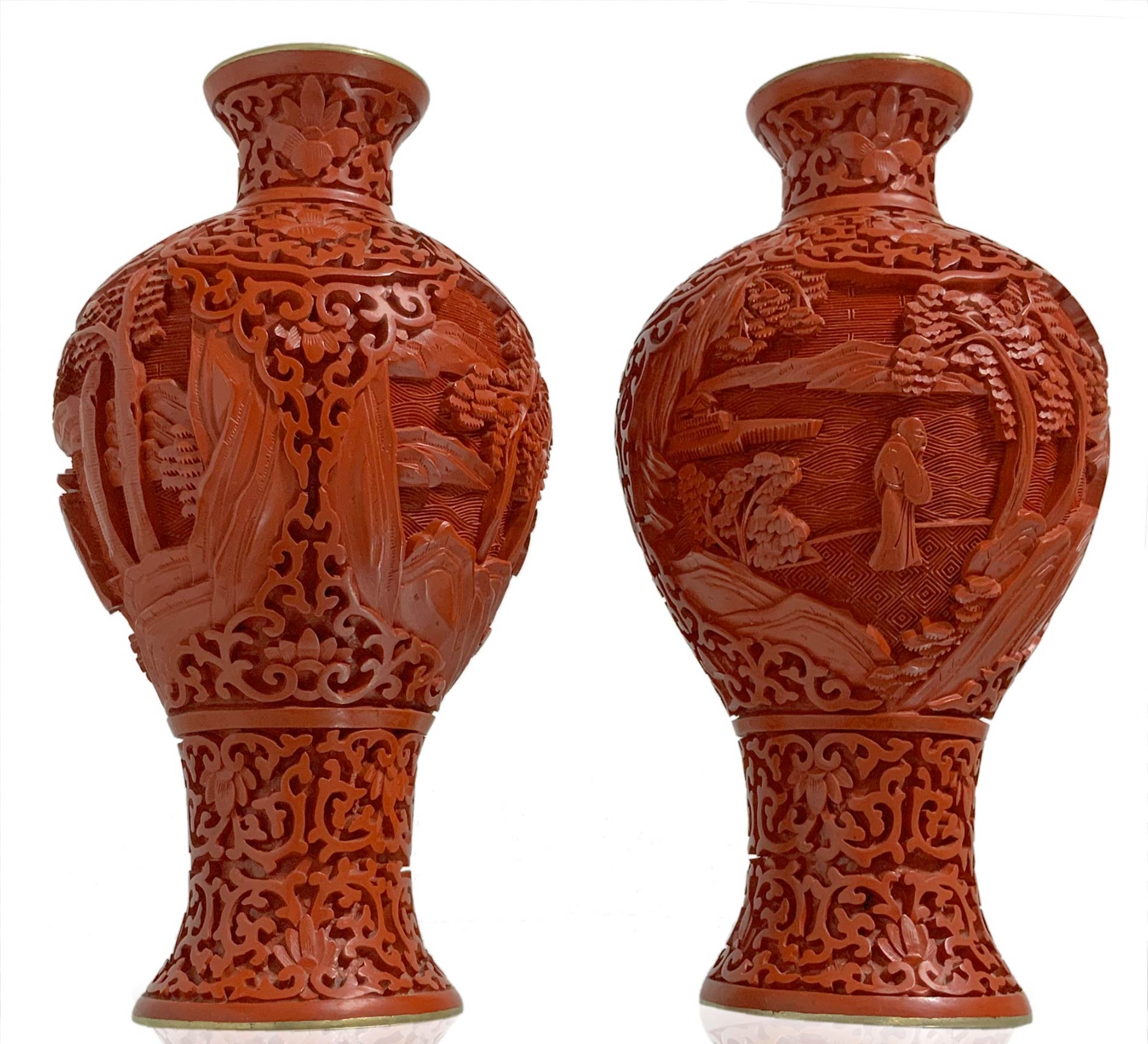 Couple Oriental vases. Cinnabar lacquer completely carved. H 17 cm