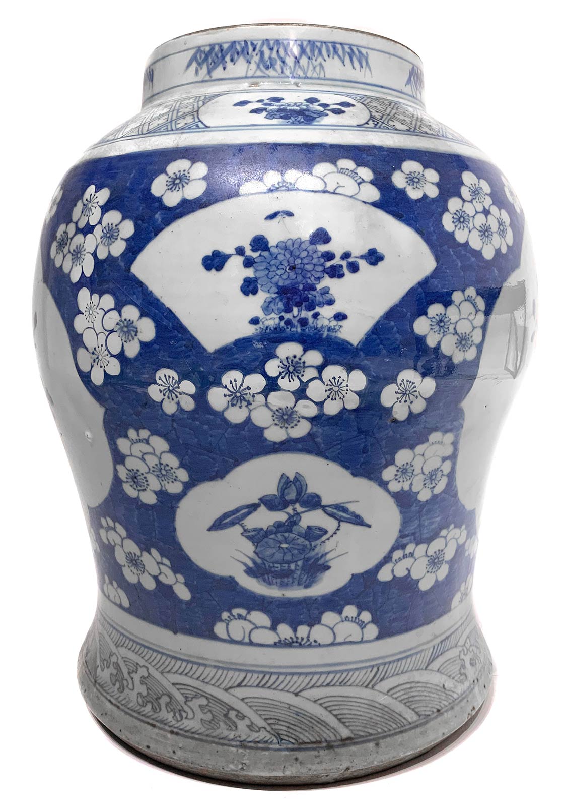 Vase with floral decoration and birds in white and blue. China. H 47 Cm, Cm base 3, Mouth Cm 20 - Image 2 of 3