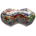 Porcelain box double-shell shaped, wucai decoration, decorated also with dragons and clouds. Mark