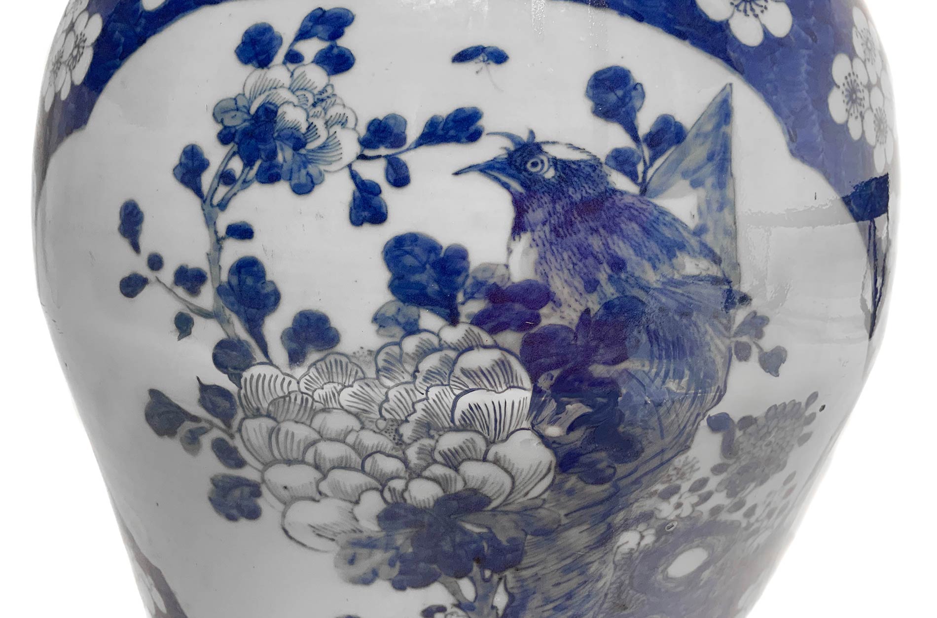 Vase with floral decoration and birds in white and blue. China. H 47 Cm, Cm base 3, Mouth Cm 20 - Image 3 of 3