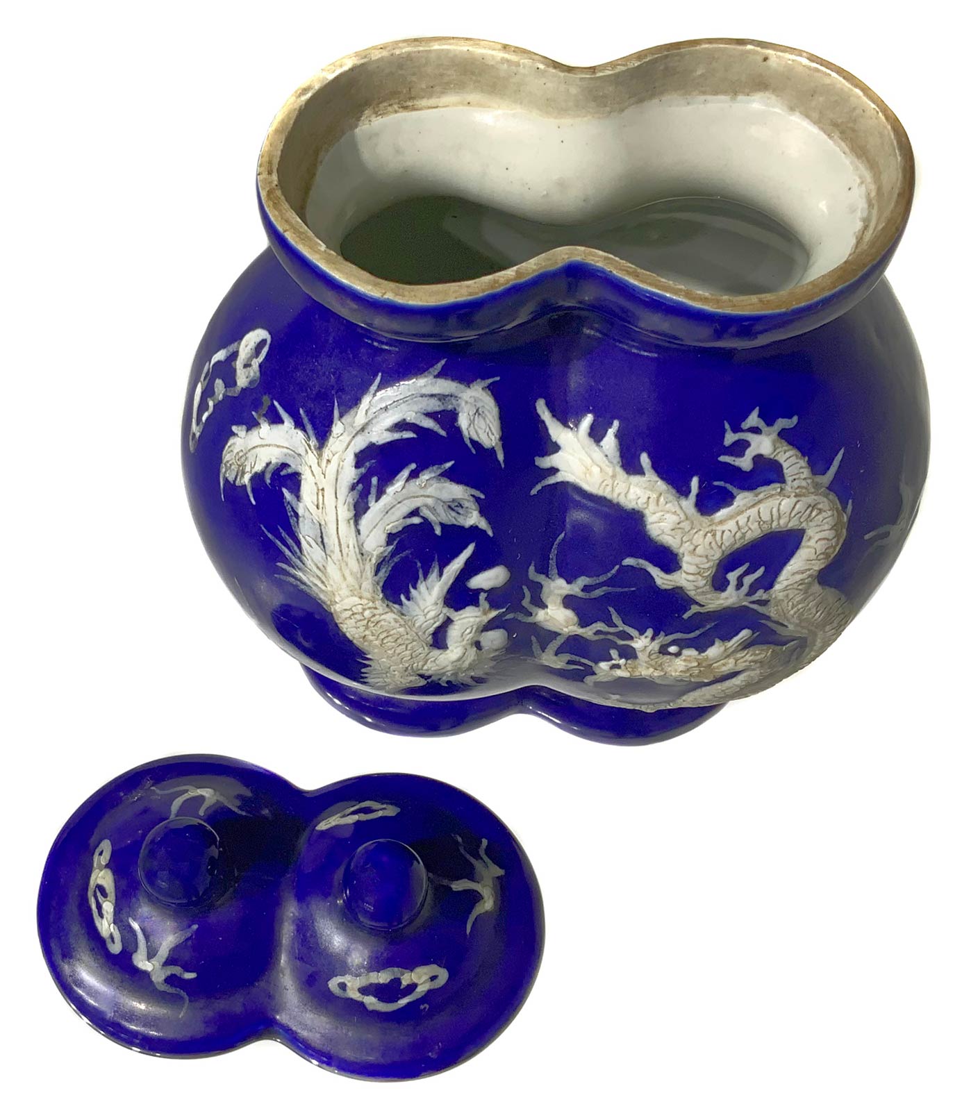 Double blue vase with relief decoration on both sides with dragons in white, with lid. China 20th - Image 2 of 3