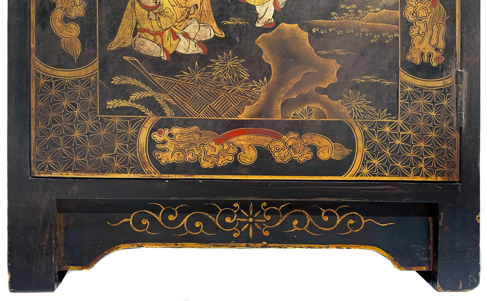 Chinese lacquered cabinet with genre scenes. 40s. H 63 Cm, Cm 40x35 - Image 5 of 6