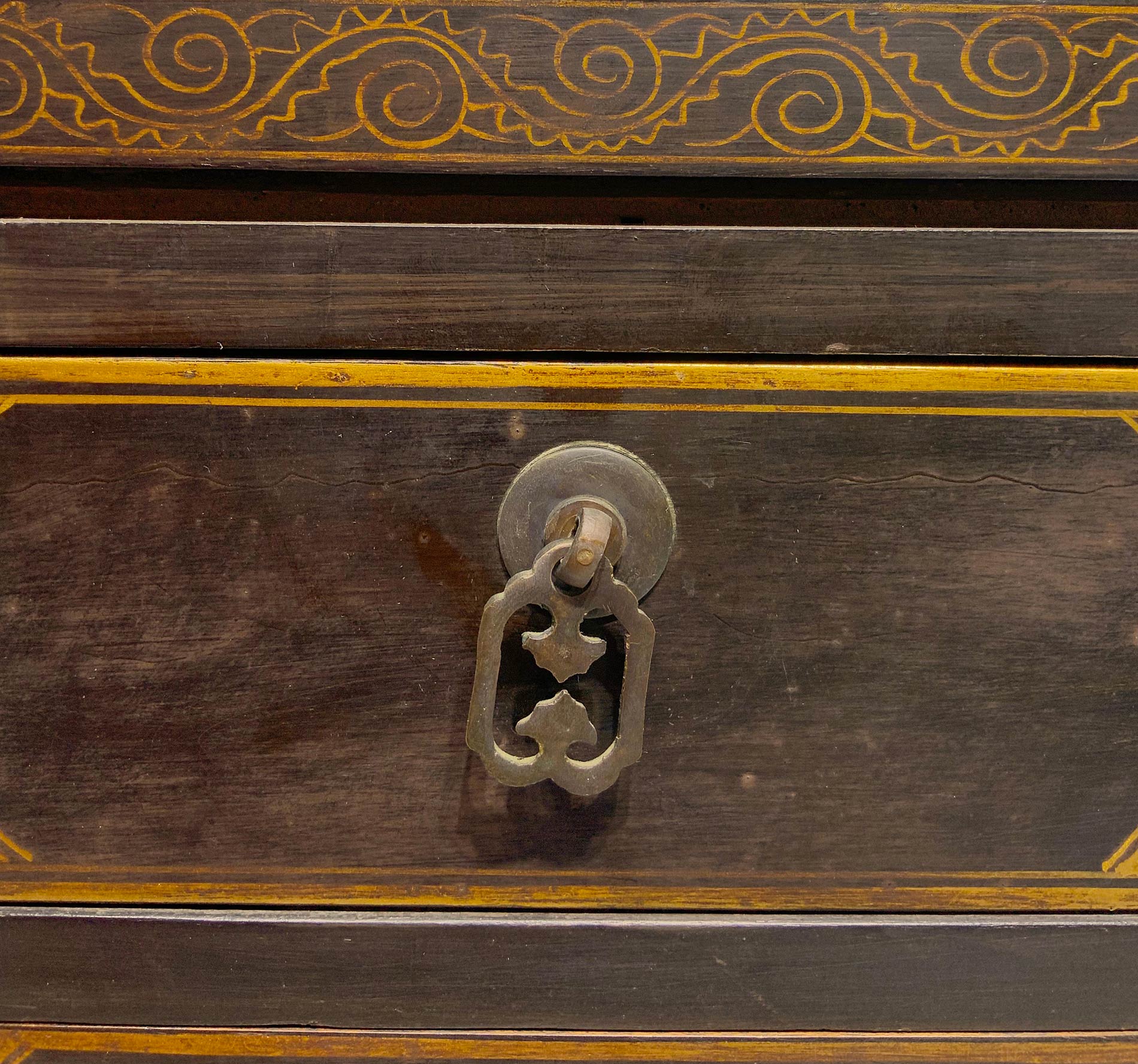 Chinese lacquered cabinet with genre scenes. 40s. H 63 Cm, Cm 40x35 - Image 6 of 6