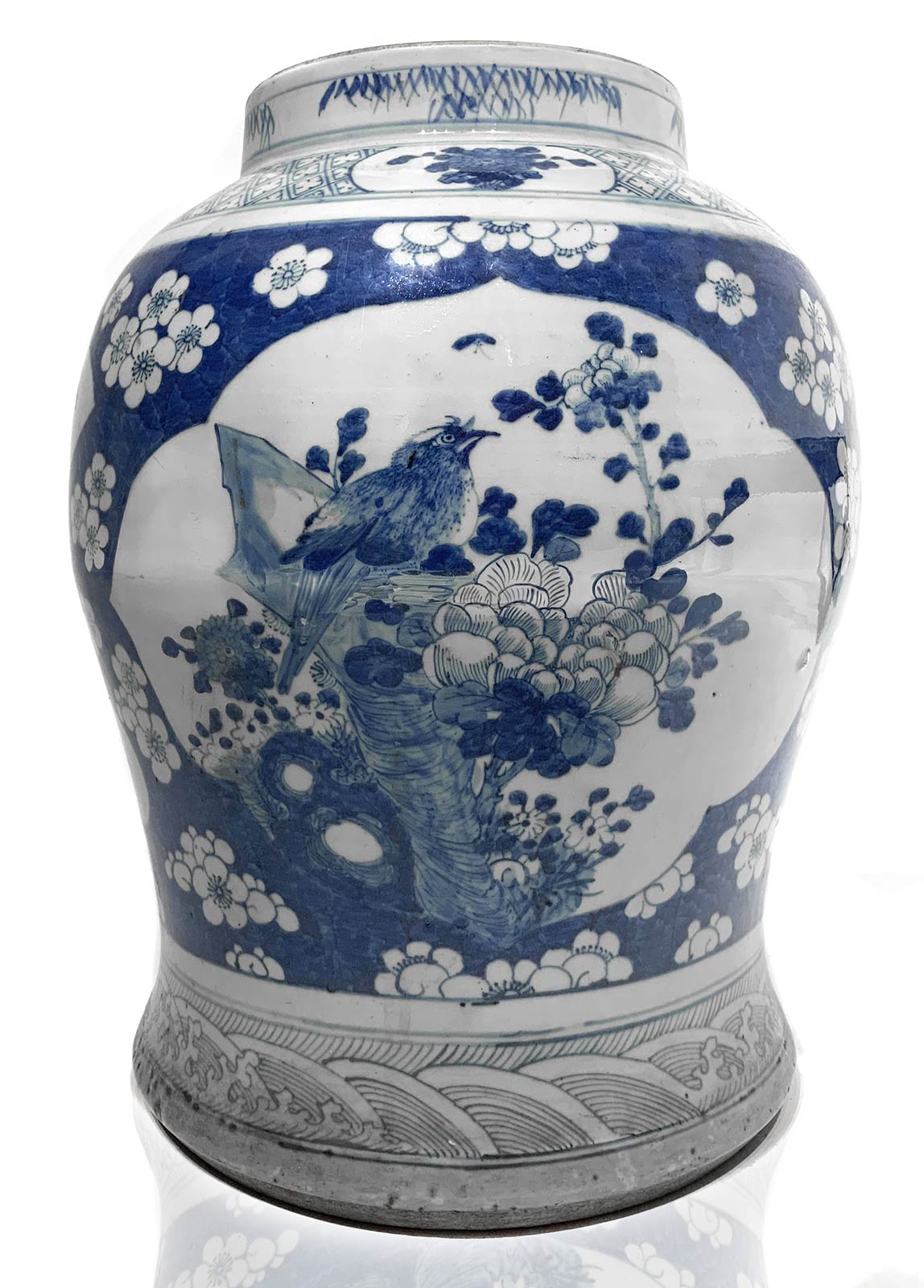 Vase with floral decoration and birds in white and blue. China. H 47 Cm, Cm base 3, Mouth Cm 20