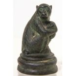 Bronze statuette. China, 18th century. Monkey and pup. Cire perdue. Cm 10