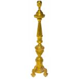 Candlestick gold in the round, early nineteenth century. Three-legged base. H 139 cm.