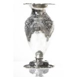 Silver vase finely chiseled. Punch Mi 15, Buccellati Mario. Kg 1,270. H Cm 31